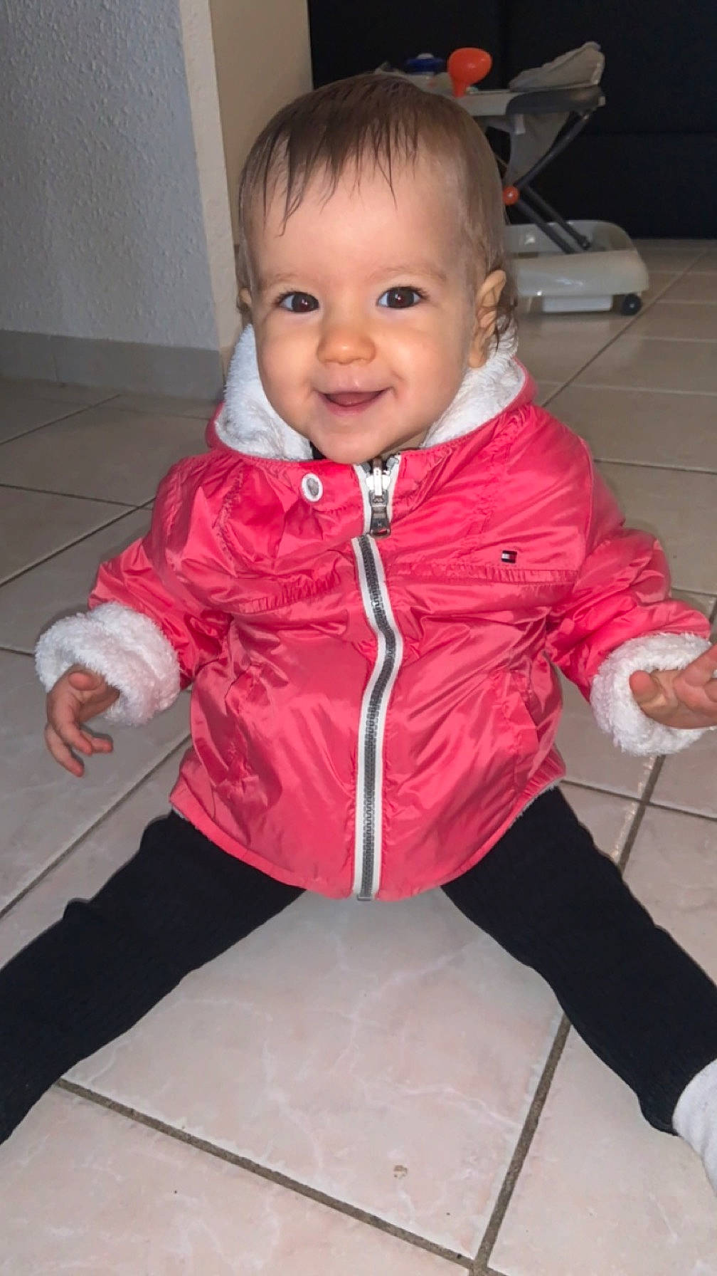Lorena participe au concours pour gagner de l'argent avec cette photo : baby, baby_toddler_clothing, cheek, child, collar, comfort, eye, flooring, head, iris, joy, knee, magenta, person, pink, sitting, skin, sleeve, smile, standing