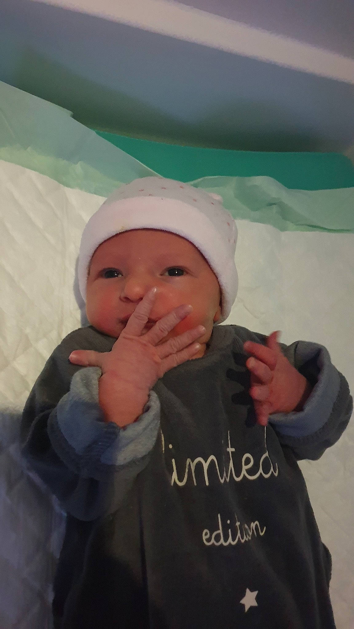 Mélody a rejoint le concours — aidez-le/la à gagner de superbes lots ! baby, child, headgear, headwear, person