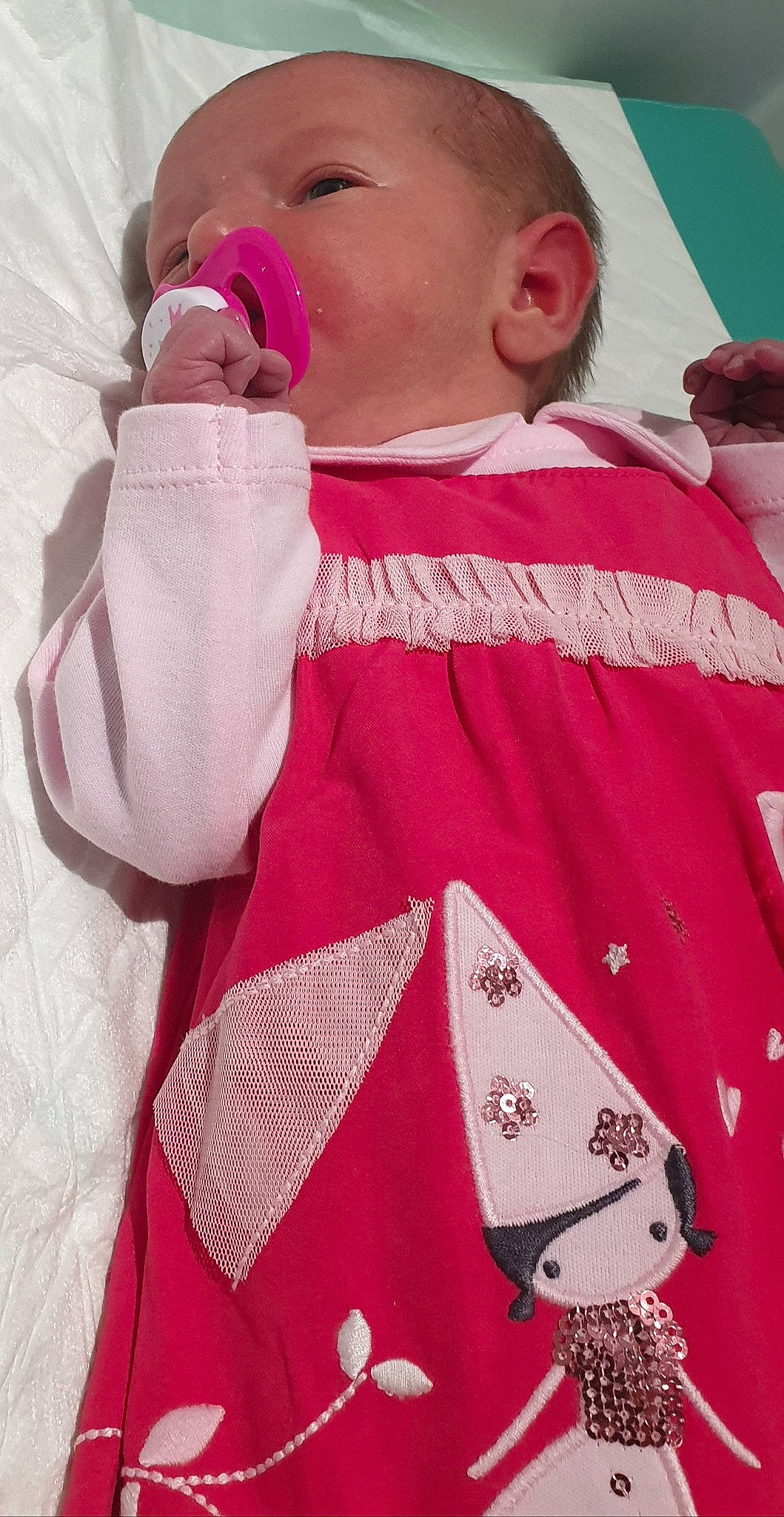 Mélody participe au concours pour gagner de l'argent avec cette photo : child, headwear, magenta, outerwear, peach, person, pink, textile