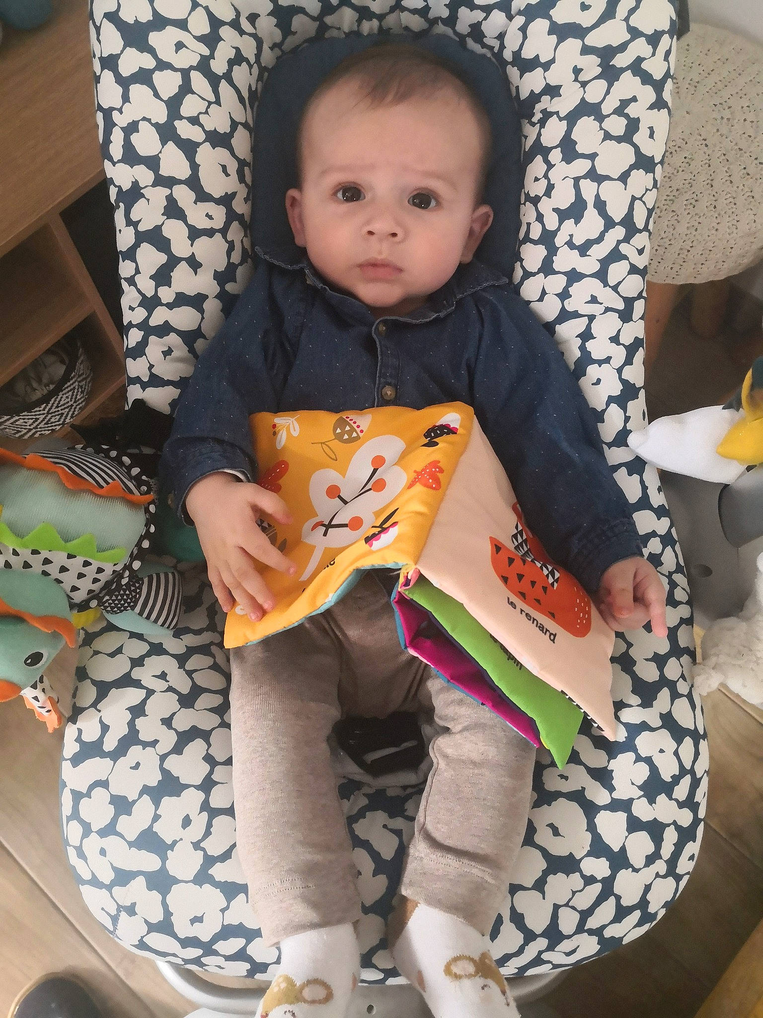 Tiago participe au concours pour gagner de l'argent avec cette photo : baby, baby_toddler_clothing, chair, cheek, child, comfort, eye, face, fun, hair, head, lap, leg, person, product, sitting, skin, sleeve, t_shirt, toddler