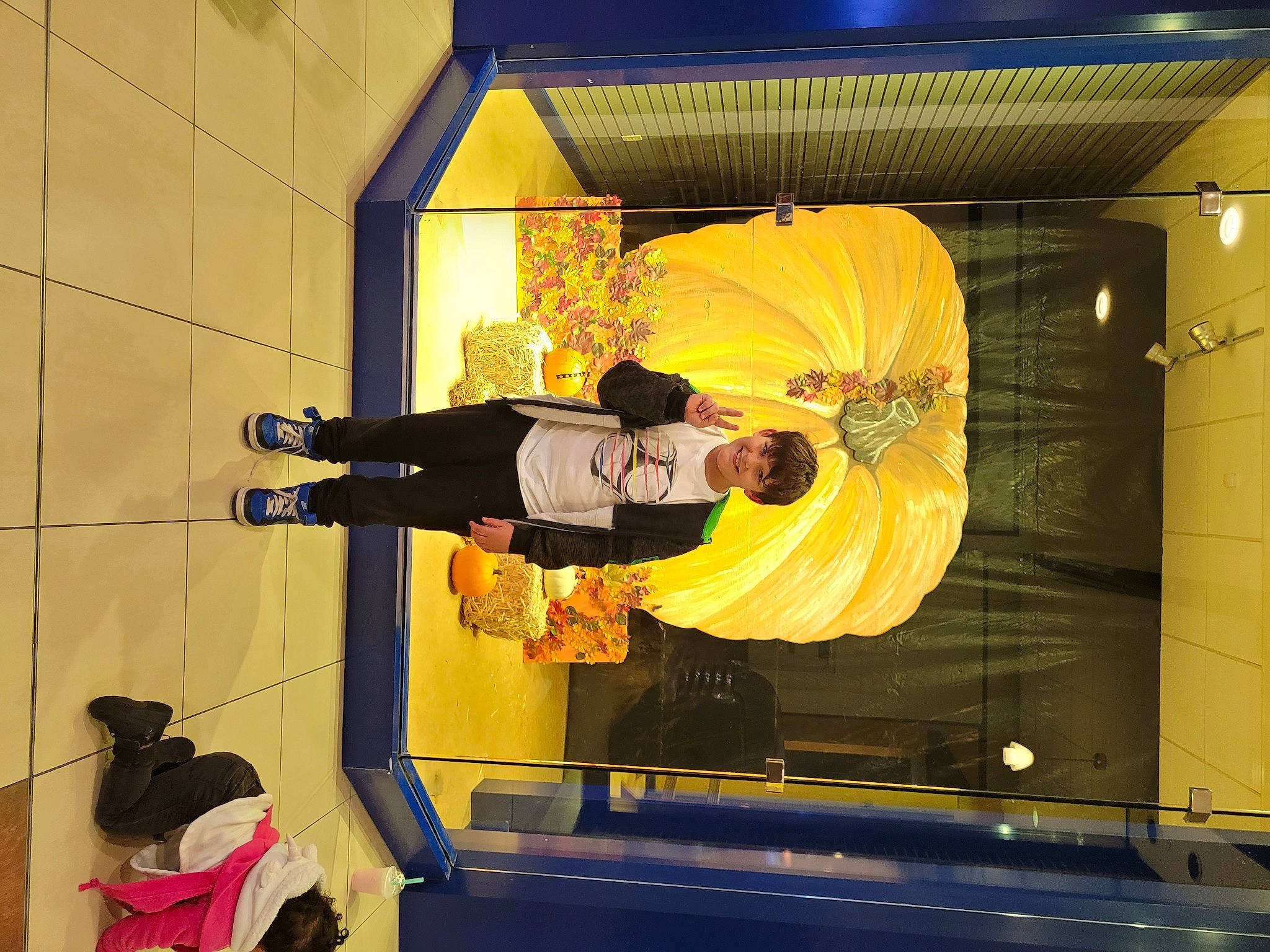 Jacques is registered to the contest to win money with this photo: backpack, baggage, event, fun, joy, leisure, luggage_and_bags, machine, person, physical_fitness, recreation, walking_shoe, world