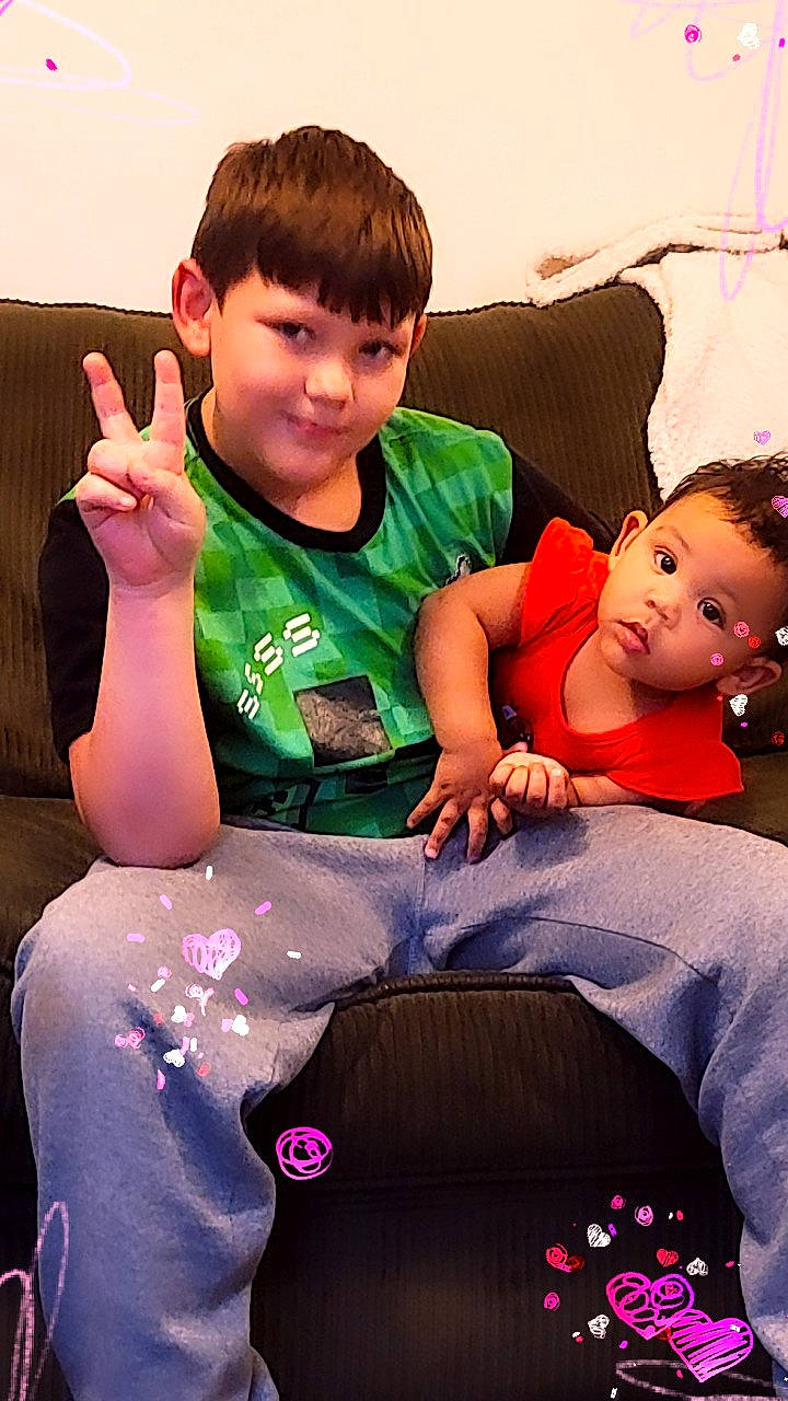 Jacques is registered to the contest to win money with this photo: arm, baby_toddler_clothing, cool, couch, face, finger, fun, gesture, hair, hand, happy, head, human_body, joy, leg, muscle, person, skin, sleeve, standing