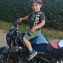 Mahir-alp a rejoint le concours — aidez-le/la à gagner de superbes lots ! auto_part, automotive_tire, automotive_wheel_system, fun, grass, grassland, happy, landscape, lawn, leg, leisure, motor_vehicle, motorcycle_accessories, person, recreation, shorts, soil, thigh, tire, vehicle