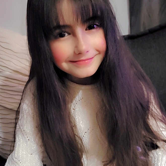 Lyna a rejoint le concours — aidez-le/la à gagner de superbes lots ! blackhair, child, clothing, dimples, dress, face, female, girl, hair, haircut, hairdresser, happy, head, person, photography, portrait, smile