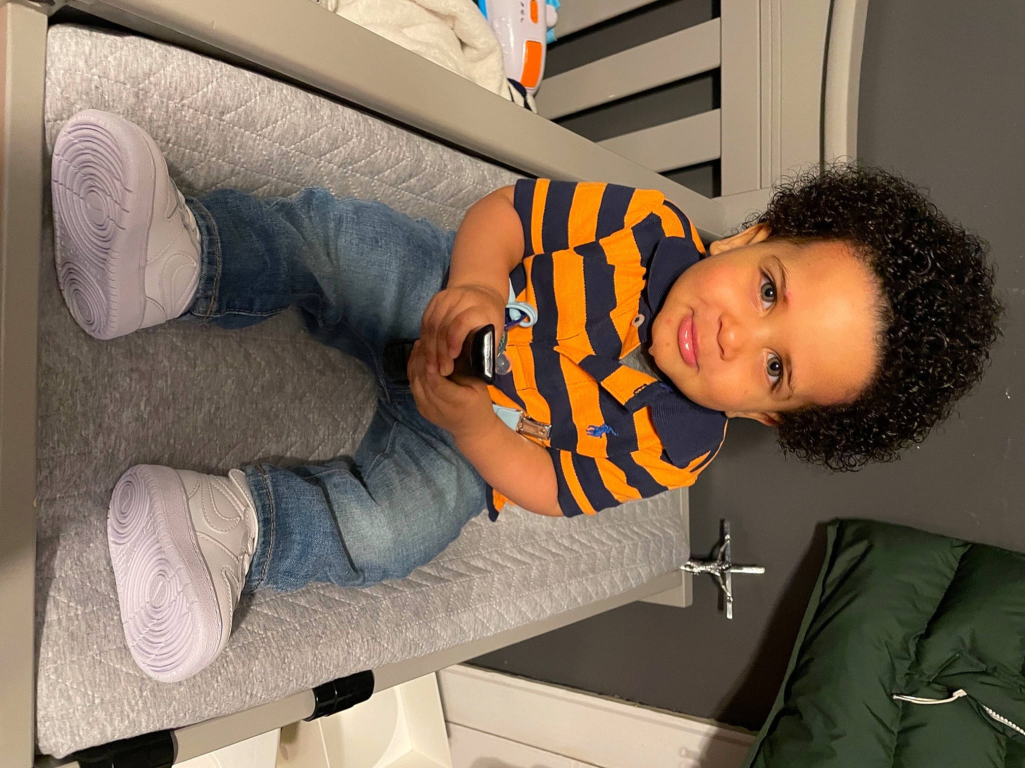 Lenny is registered to the contest to win money with this photo: auto_part, automotive_design, chair, child, comfort, cool, couch, denim, elbow, flooring, fun, human_leg, joy, knee, luxury_vehicle, person, public_transport, room, sitting, t_shirt