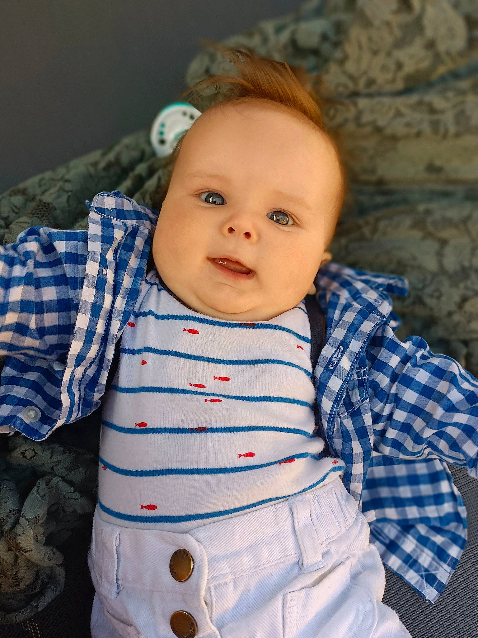 Sulyvahn participe au concours pour gagner de l'argent avec cette photo : baby, baby_toddler_clothing, cheek, electric_blue, eye, happy, head, iris, lip, nose, outerwear, pattern, person, plaid, sitting, skin, sleeve, smile, tartan, textile