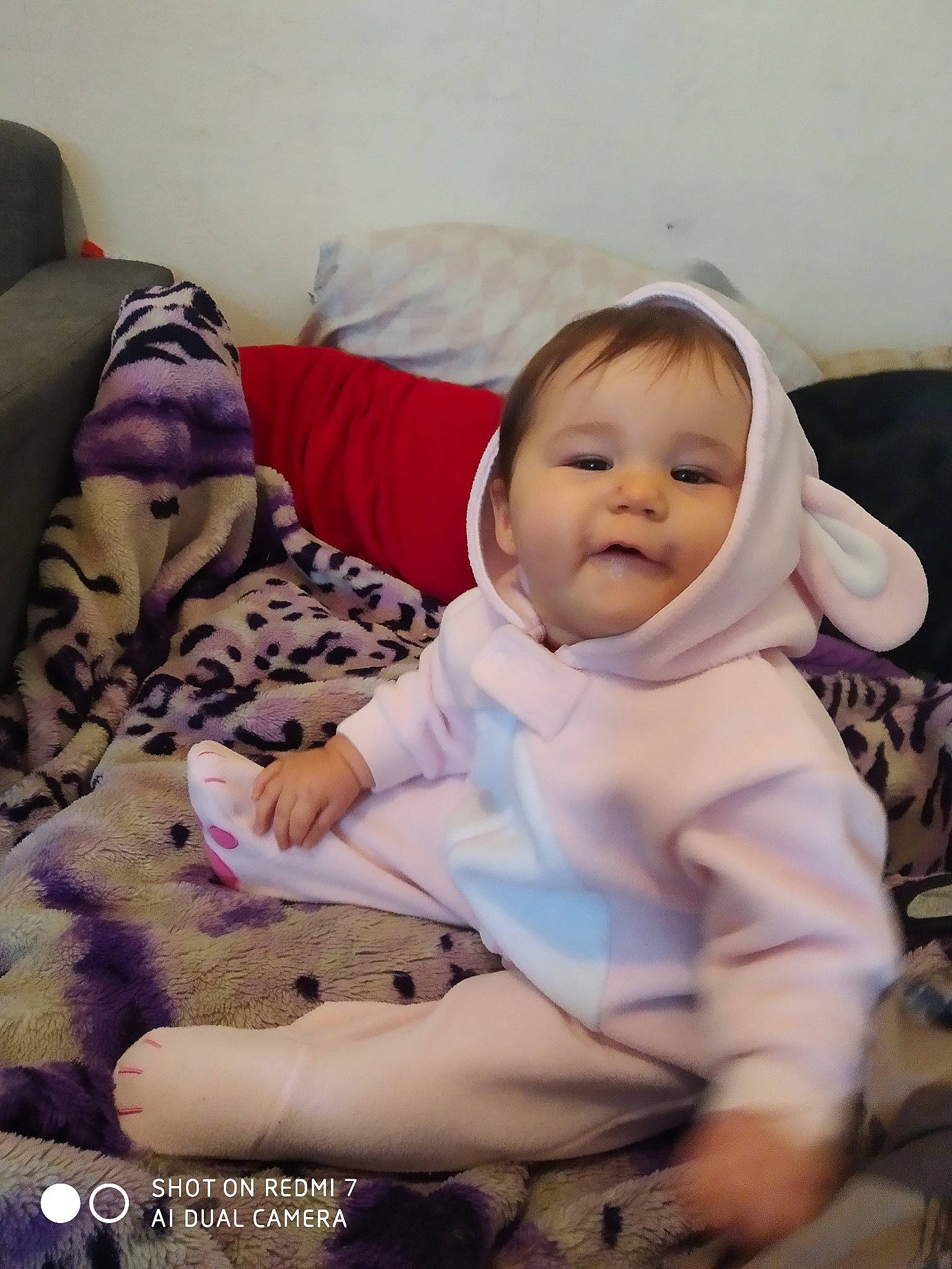 Ylona a rejoint le concours — aidez-le/la à gagner de superbes lots ! baby, cheek, child, person, sitting, skin, smile, toddler