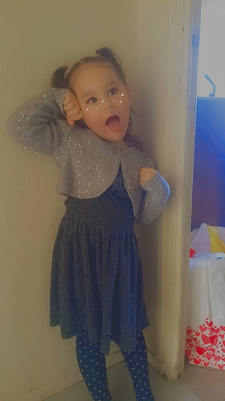 Ylona participe au concours pour gagner de l'argent avec cette photo : arm, baby_toddler_clothing, day_dress, doll, dress, eye, eyelash, fashion_design, gesture, iris, neck, one_piece_garment, outerwear, person, shoulder, sleeve, surprise, textile, toy, waist