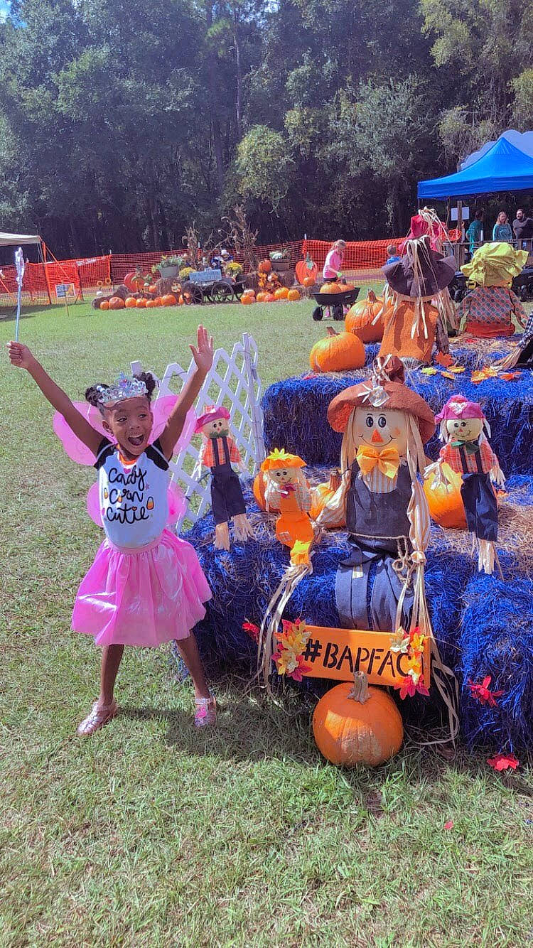 Jeveah is registered to the contest to win money with this photo: calabaza, cucurbita, event, fun, games, gourd, grass, hat, headwear, lawn, leisure, person, plant, pole, pumpkin, recreation, shorts, team, tent, tree