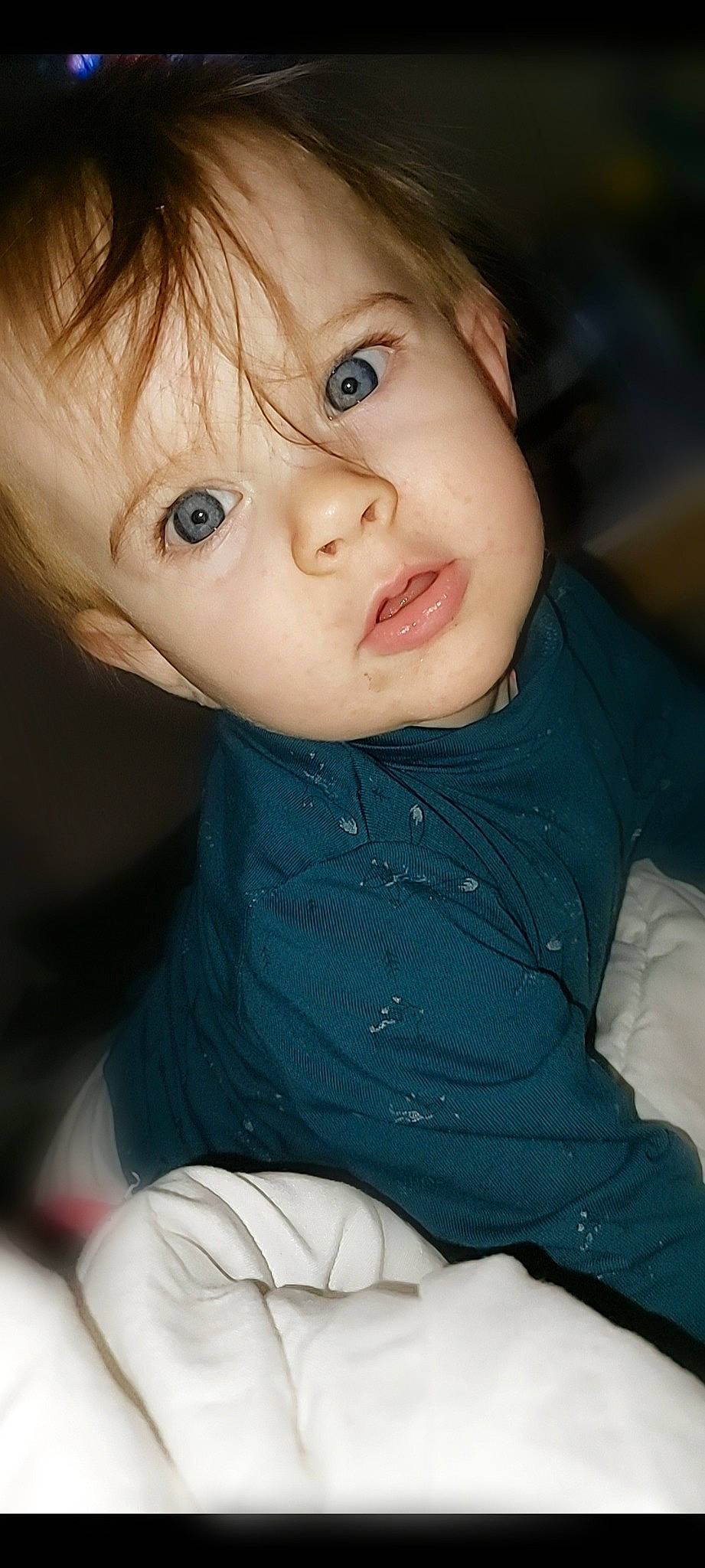 Léha a rejoint le concours — aidez-le/la à gagner de superbes lots ! cheek, chin, eye, eyebrow, face, facial_expression, forehead, hair, hairstyle, head, human_body, iris, lip, mouth, neck, nose, organ, person, skin, sleeve