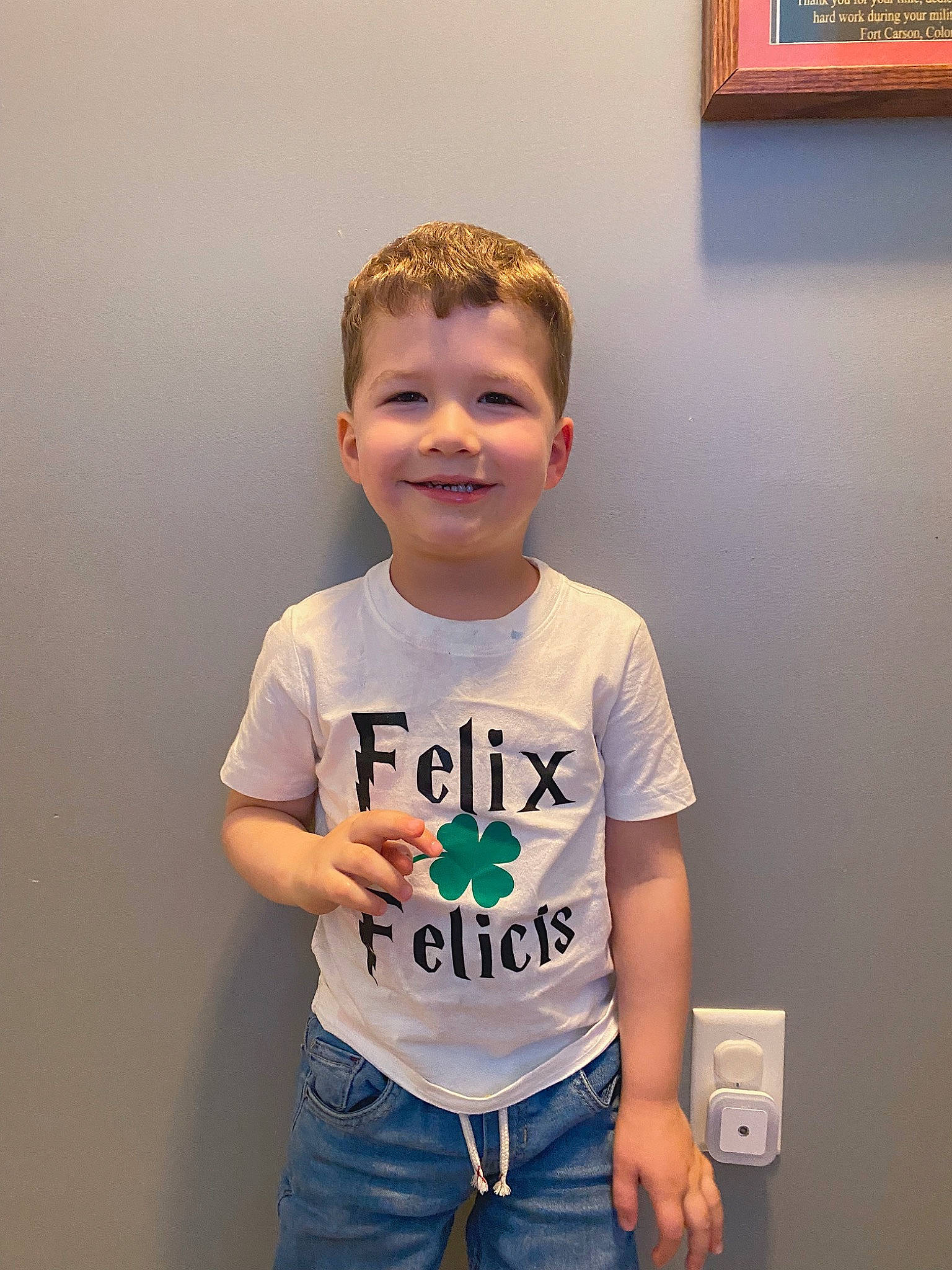 Patryk is registered to the contest to win money with this photo: active_shirt, child, chin, cool, elbow, electric_blue, eye, eyewear, fashion_design, flooring, fun, hair, happy, joy, person, picture_frame, room, sleeve, smile, t_shirt