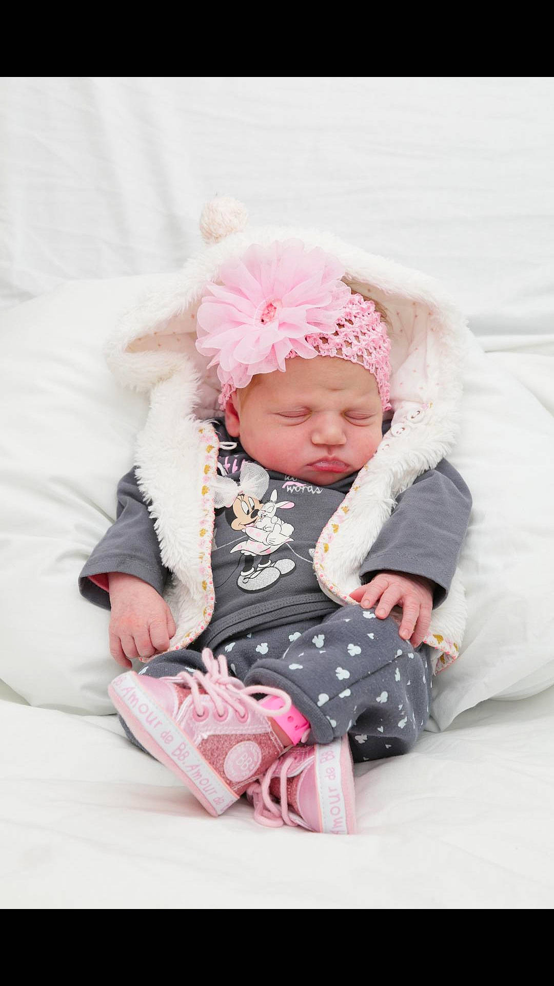 Livyniah participe au concours pour gagner de l'argent avec cette photo : child, girl, hair_accessory, headgear, infant, person, pink, product, textile, toddler