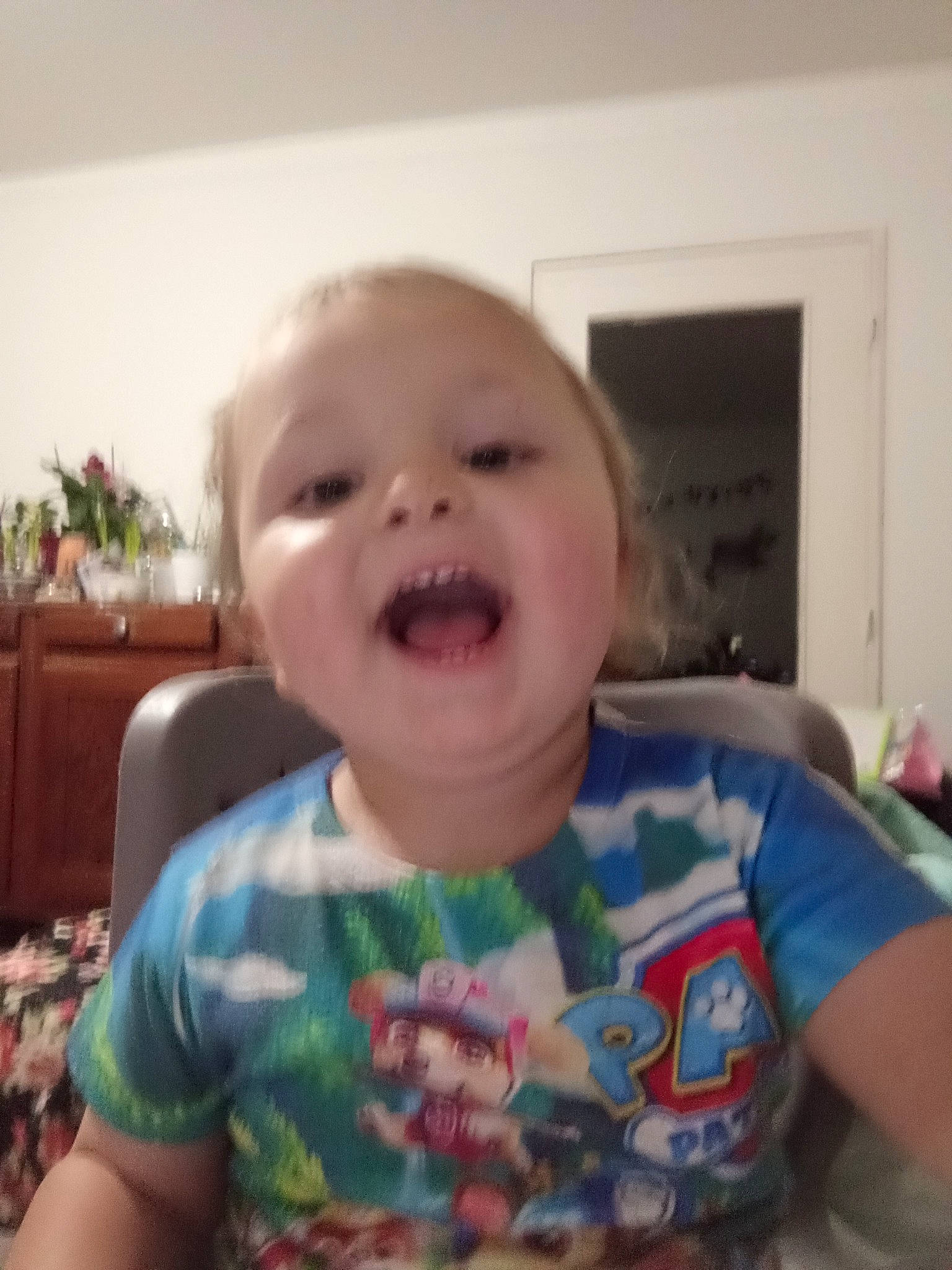 John a rejoint le concours — aidez-le/la à gagner de superbes lots ! baby, baby_laughing, baby_toddler_clothing, cheek, cool, ear, eyelash, finger, happy, iris, jaw, mouth, neck, nose, person, skin, sleeve, smile, t_shirt, toddler