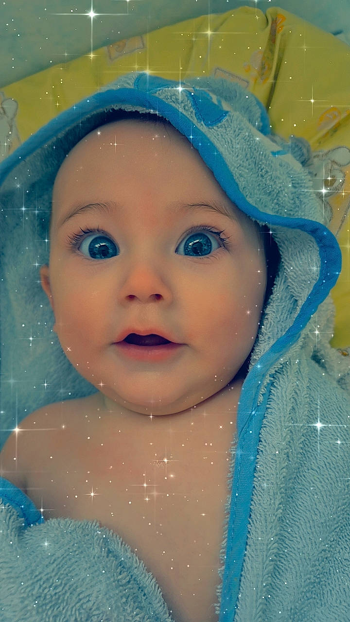 Naya participe au concours pour gagner de l'argent avec cette photo : aqua, azure, baby, blue, cap, cheek, chin, eyebrow, eyelash, fun, happy, headgear, headwear, human_body, iris, lip, nose, organ, person, skin