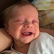 Eduardo Sandro a rejoint le concours — aidez-le/la à gagner de superbes lots ! baby, smiling, face, infant, blanket, white_clothing, happy, closeup, skin, head, mouth, tongue, sleepy, person, cute, newborn, child, expression, warm, comfort