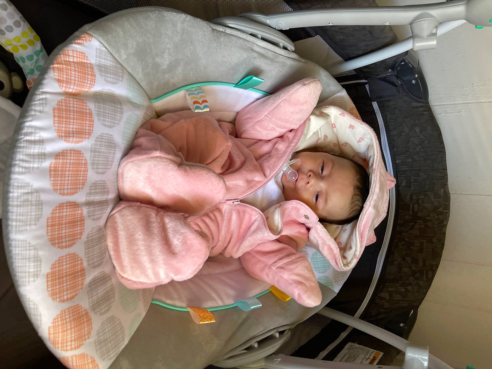 Margot is registered to the contest to win money with this photo: baby, baby_carriage, baby_in_car_seat, baby_products, baby_safety, baby_toddler_clothing, car_seat, child, comfort, health_care, infant_bed, lap, nap, person, room, service, sitting, skin, sleep, toddler