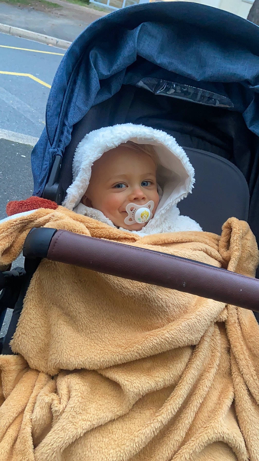 Juliann participe au concours pour gagner de l'argent avec cette photo : baby, baby_carriage, baby_products, baby_safety, baby_toddler_clothing, cheek, child, comfort, eye, headwear, person, product, sitting, toddler, vacation