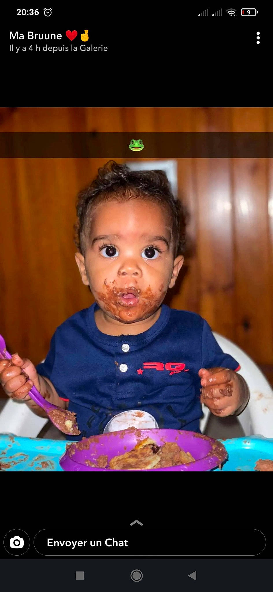 Mathéo participe au concours pour gagner de l'argent avec cette photo : baby, chair, cheek, child, comfort_food, dessert, dress, event, facial_expression, food, fun, hairstyle, happy, person, sharing, sitting, skin, surprise, sweetness, t_shirt