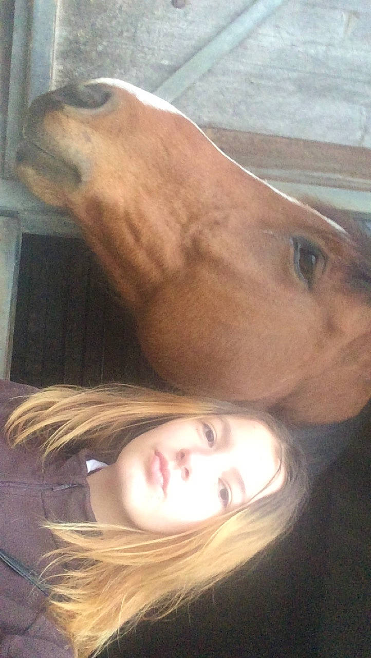 King a rejoint le concours — aidez-le/la à gagner de superbes lots ! fawn, hair, long_hair, nose, selfie, snout