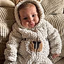 Judith participe au concours pour gagner de l'argent avec cette photo : baby, child, onesie, bear_costume, plush, couch, pillow, blanket, indoor, cute, cozy, portrait, infant, soft_texture, warm_clothing, sitting, face, headwear, expression, comfort
