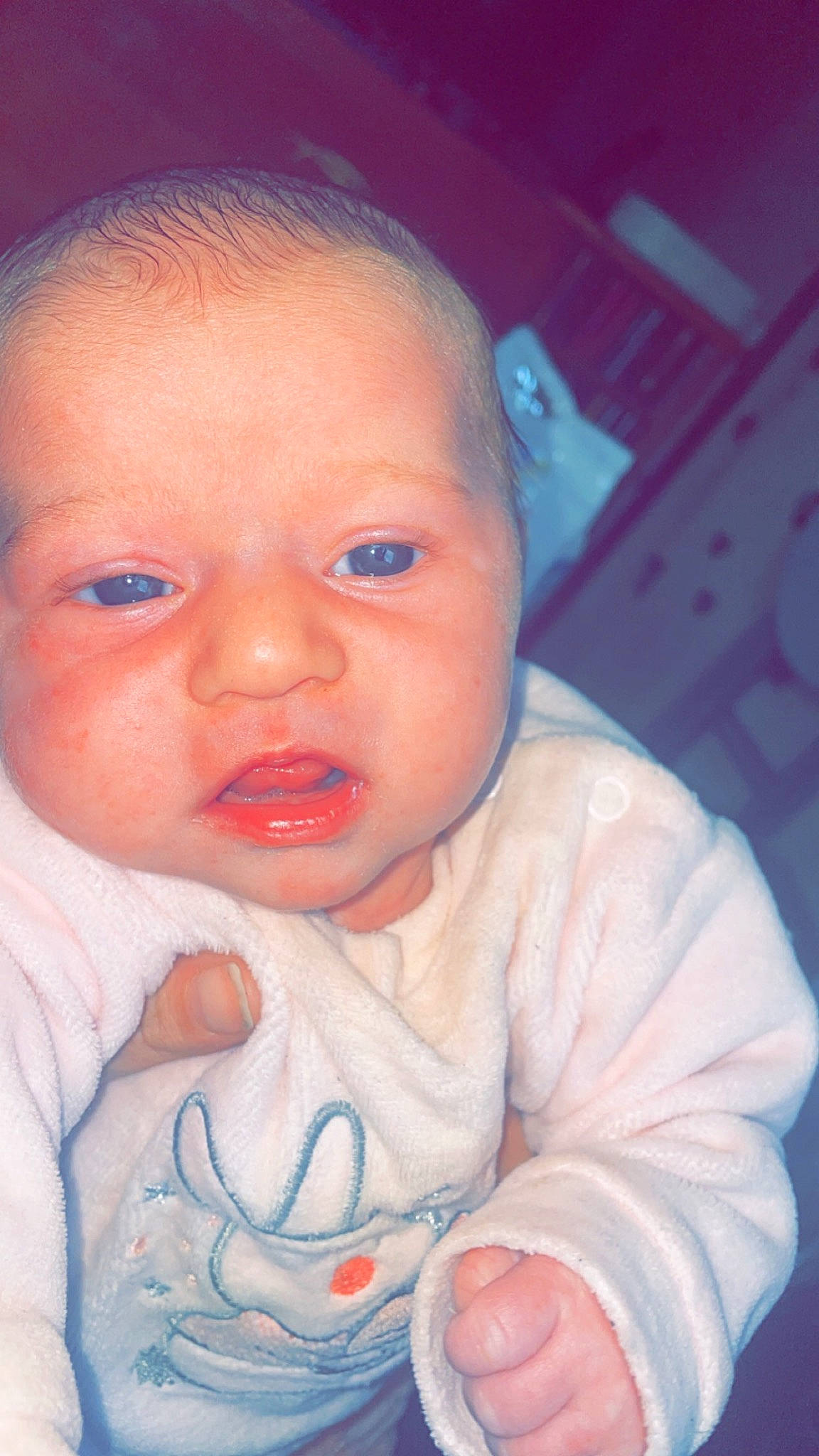 Milana participe au concours pour gagner de l'argent avec cette photo : baby, baby_toddler_clothing, cheek, ear, eyebrow, eyelash, finger, forehead, gesture, happy, human_body, iris, lip, mouth, neck, nose, person, skin, sleeve, thumb