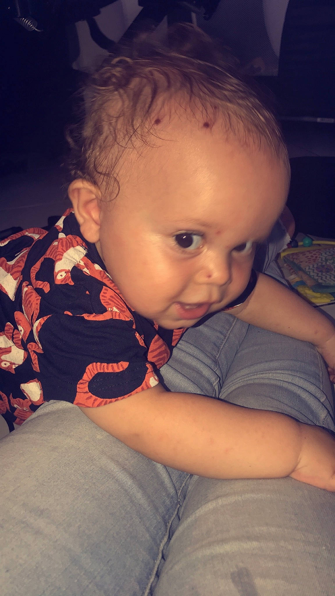 Naël a rejoint le concours — aidez-le/la à gagner de superbes lots ! arm, cheek, chin, comfort, eye, eyebrow, flash_photography, forehead, head, human_body, jeans, leg, lip, mouth, muscle, neck, nose, organ, person, skin