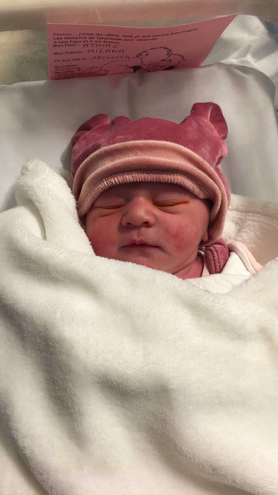 Milana participe au concours pour gagner de l'argent avec cette photo : baby, baby_sleeping, bedding, bedtime, blanket, child, childbirth, comfort, event, flesh, fur, headgear, headwear, linens, magenta, nap, person, room, sleep, toddler