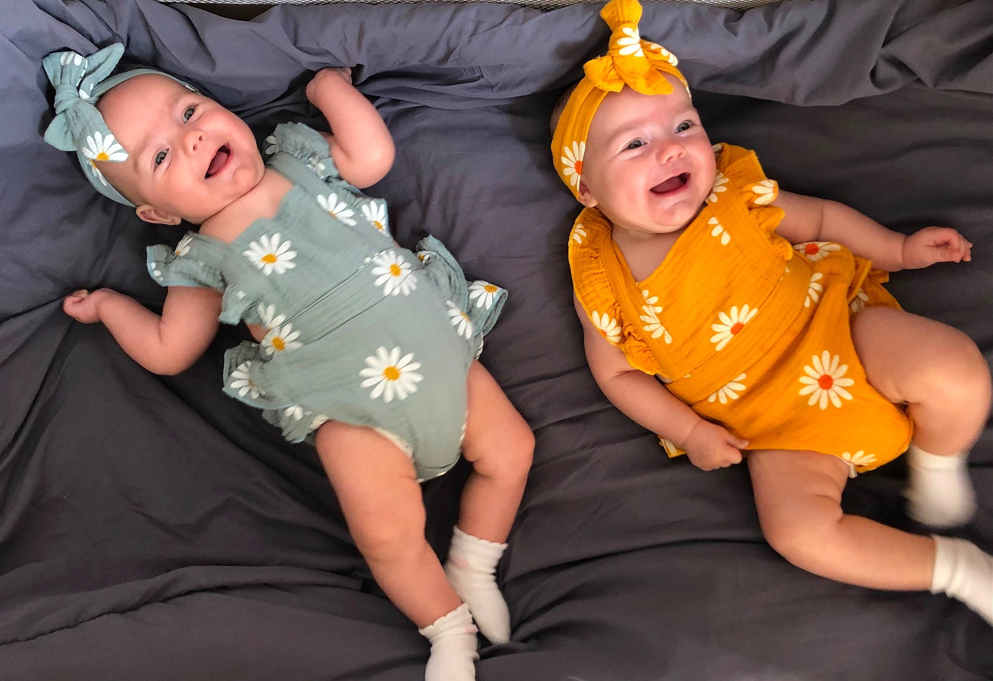 Romane Et Capucine a rejoint le concours — aidez-le/la à gagner de superbes lots ! baby, baby_toddler_clothing, chair, child, comfort, couch, event, finger, flash_photography, fun, happy, headwear, lap, leg, leisure, mouth, person, sleeve, smile, t_shirt