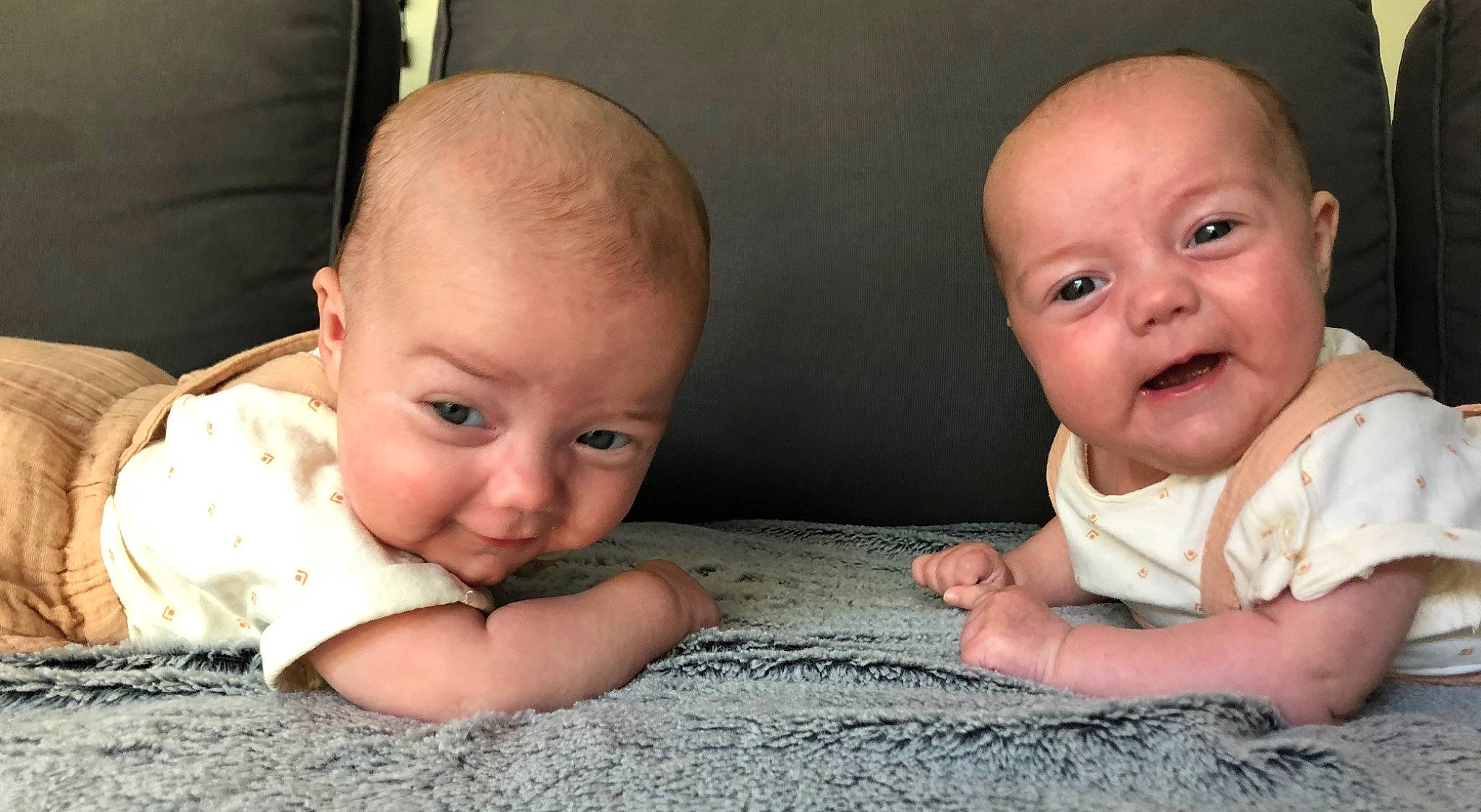 Romane Et Capucine participe au concours pour gagner de l'argent avec cette photo : baby, baby_toddler_clothing, cheek, chin, comfort, eyebrow, finger, flooring, gesture, happy, head, human_body, iris, lip, mouth, nose, person, skin, smile, tummy_time