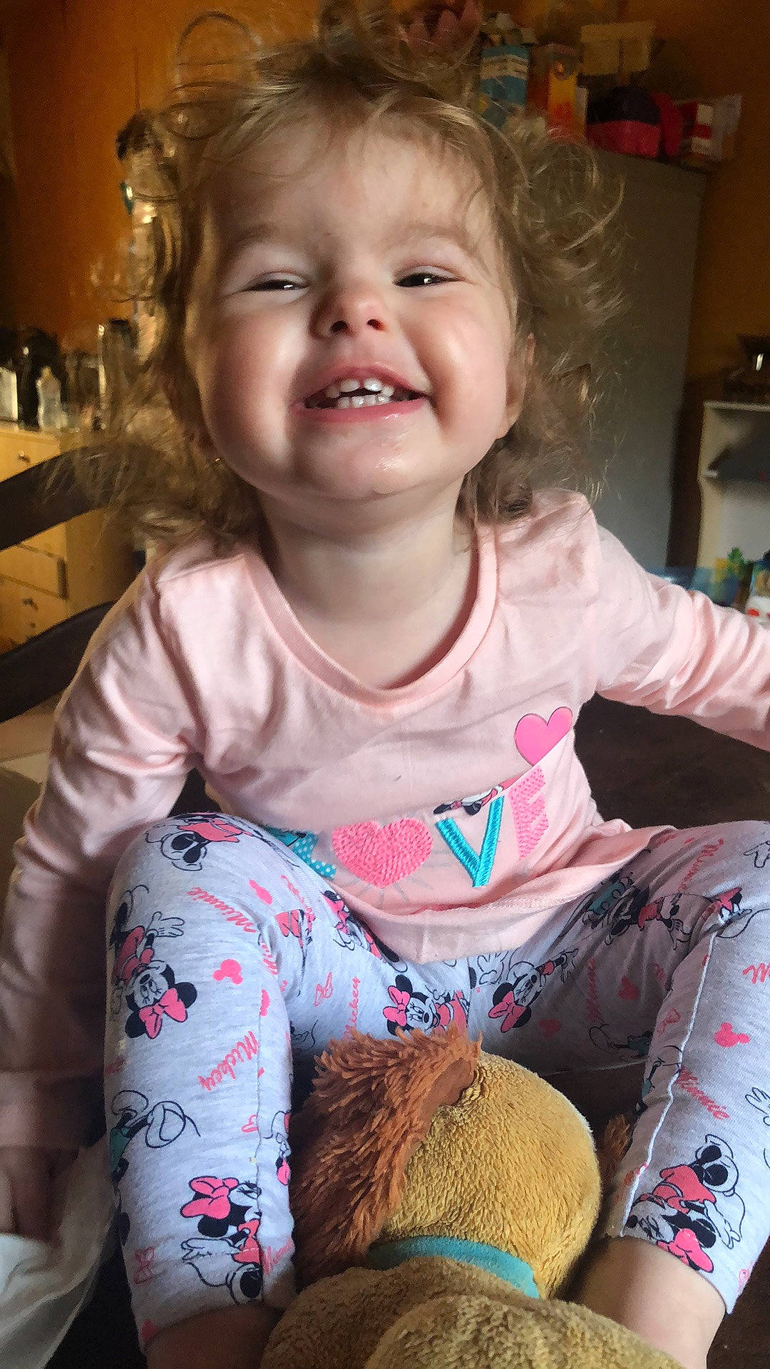 Elléa a rejoint le concours — aidez-le/la à gagner de superbes lots ! baby, cheek, child, face, facial_expression, laugh, person, play, sitting, skin, smile, toddler, tooth