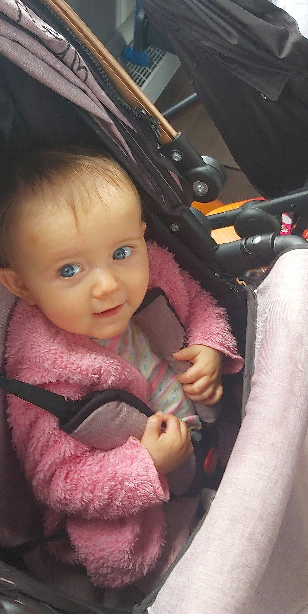 Lyssana participe au concours pour gagner de l'argent avec cette photo : arm, baby_carriage, cheek, doll, eye, eyebrow, eyelash, finger, gesture, hand, iris, lip, mouth, nose, person, pink, product, skin, thumb, toddler