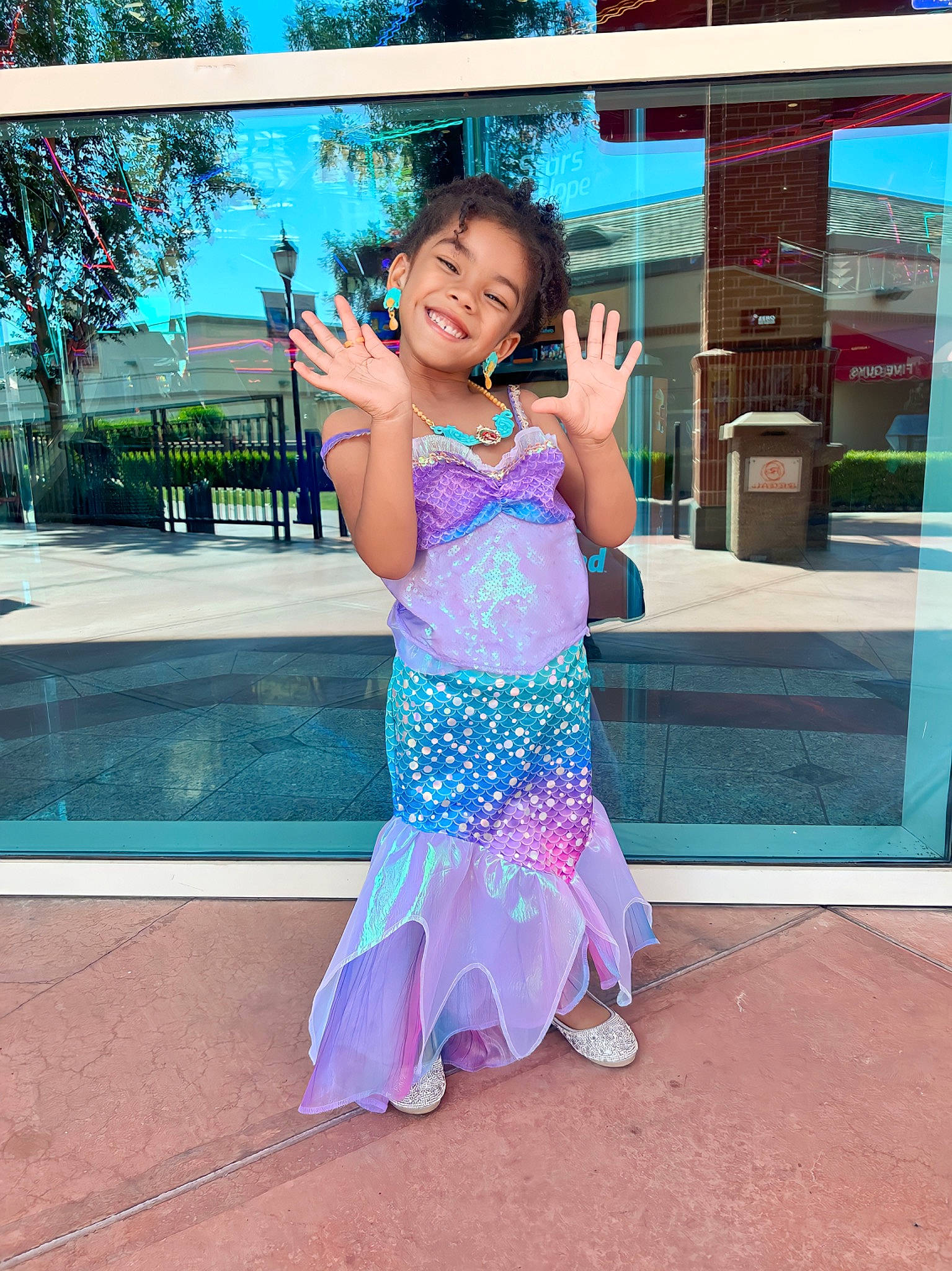 Lee'Ara joined the competition — help win amazing prizes! abdomen, barefoot, child, electric_blue, entertainment, event, fun, happy, joy, leisure, magenta, performing_arts, person, pink, recreation, sky, smile, toddler, travel, tree