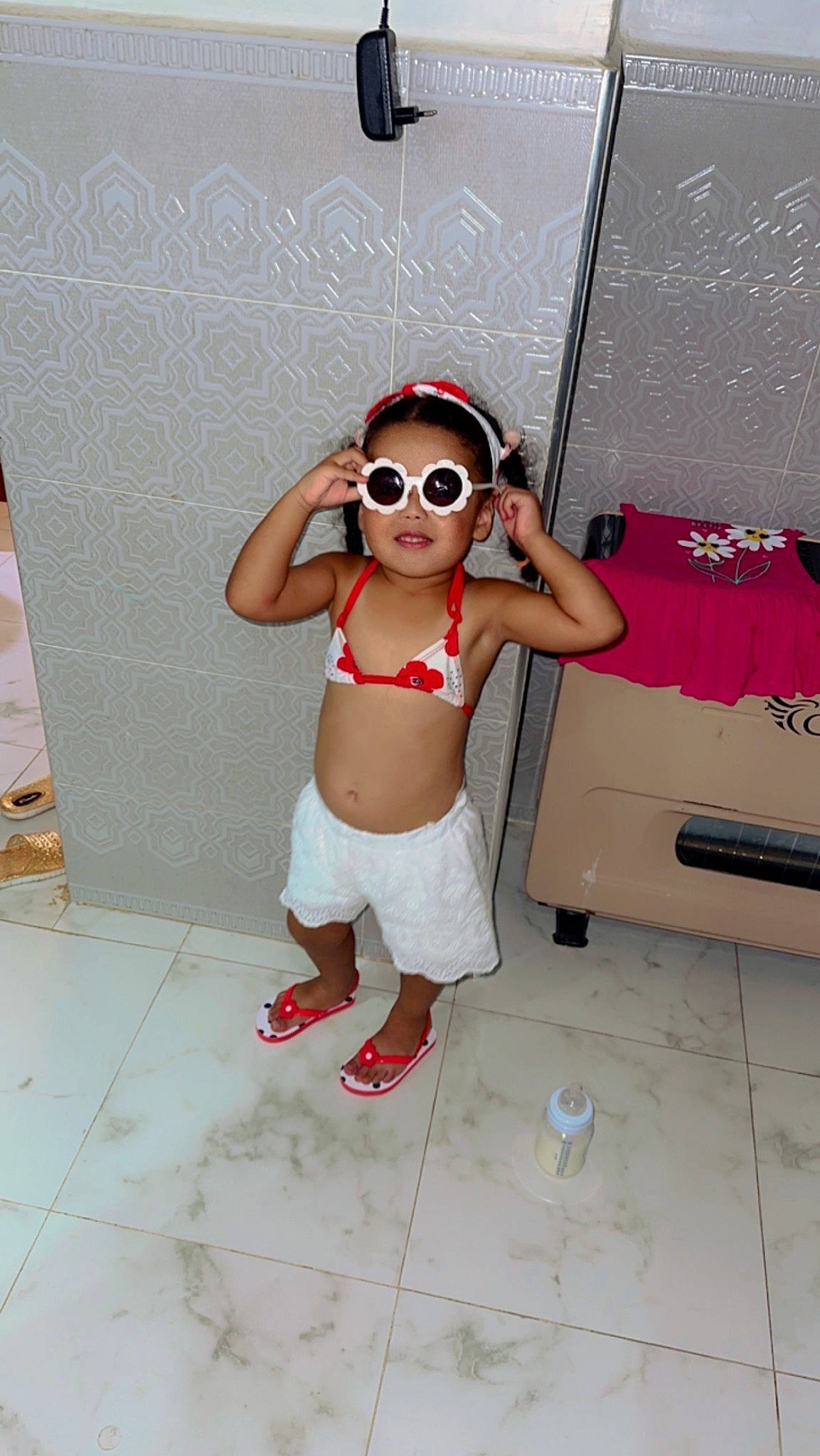 Almas participe au concours pour gagner de l'argent avec cette photo : costume, eyewear, flooring, fun, goggles, happy, human_leg, knee, leisure, magenta, navel, person, personal_protective_equipment, pink, recreation, sandal, sunglasses, t_shirt, thigh, vision_care