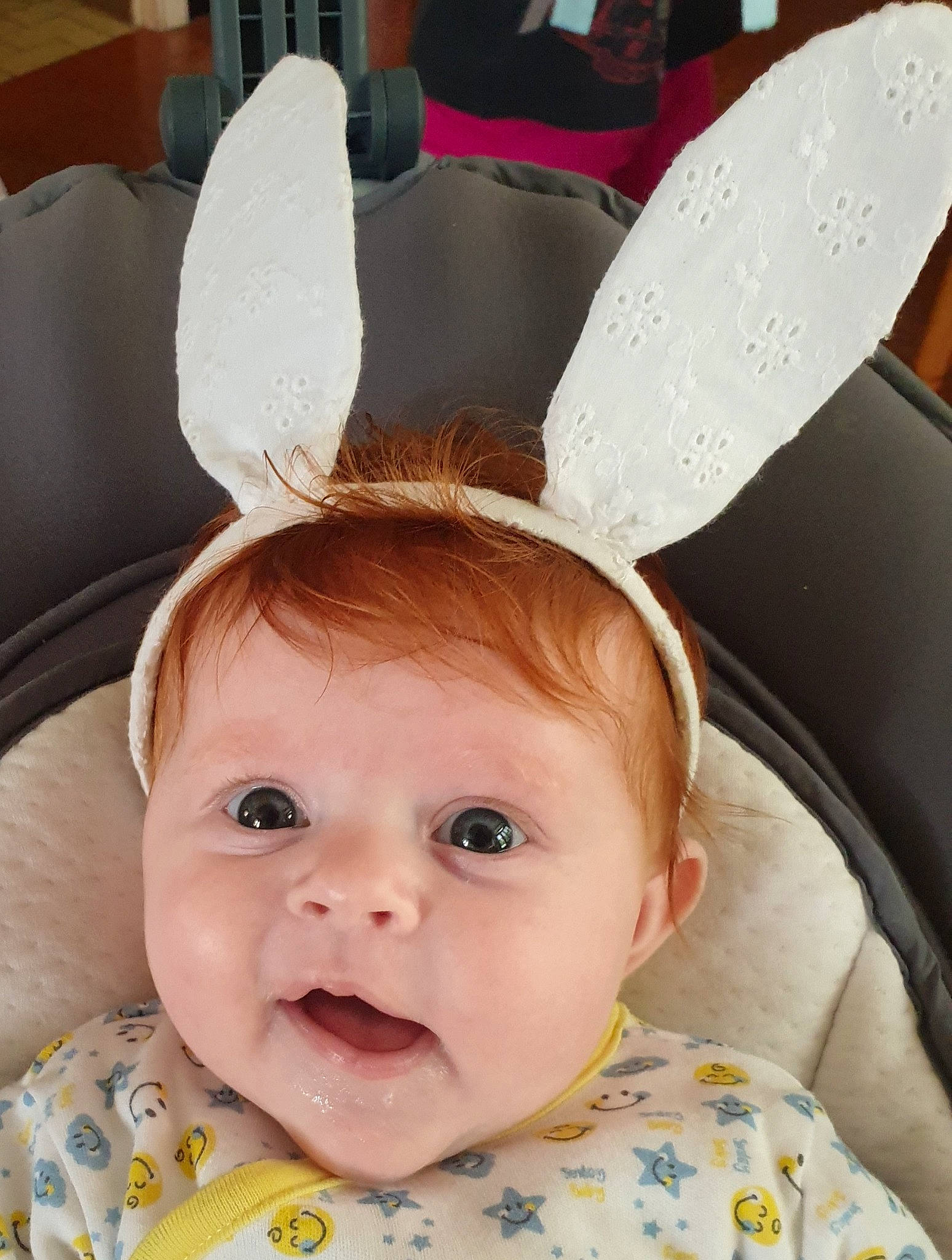 Margot a rejoint le concours — aidez-le/la à gagner de superbes lots ! baby, child, ear, eye, face, hair_accessory, head, organ, person, toddler