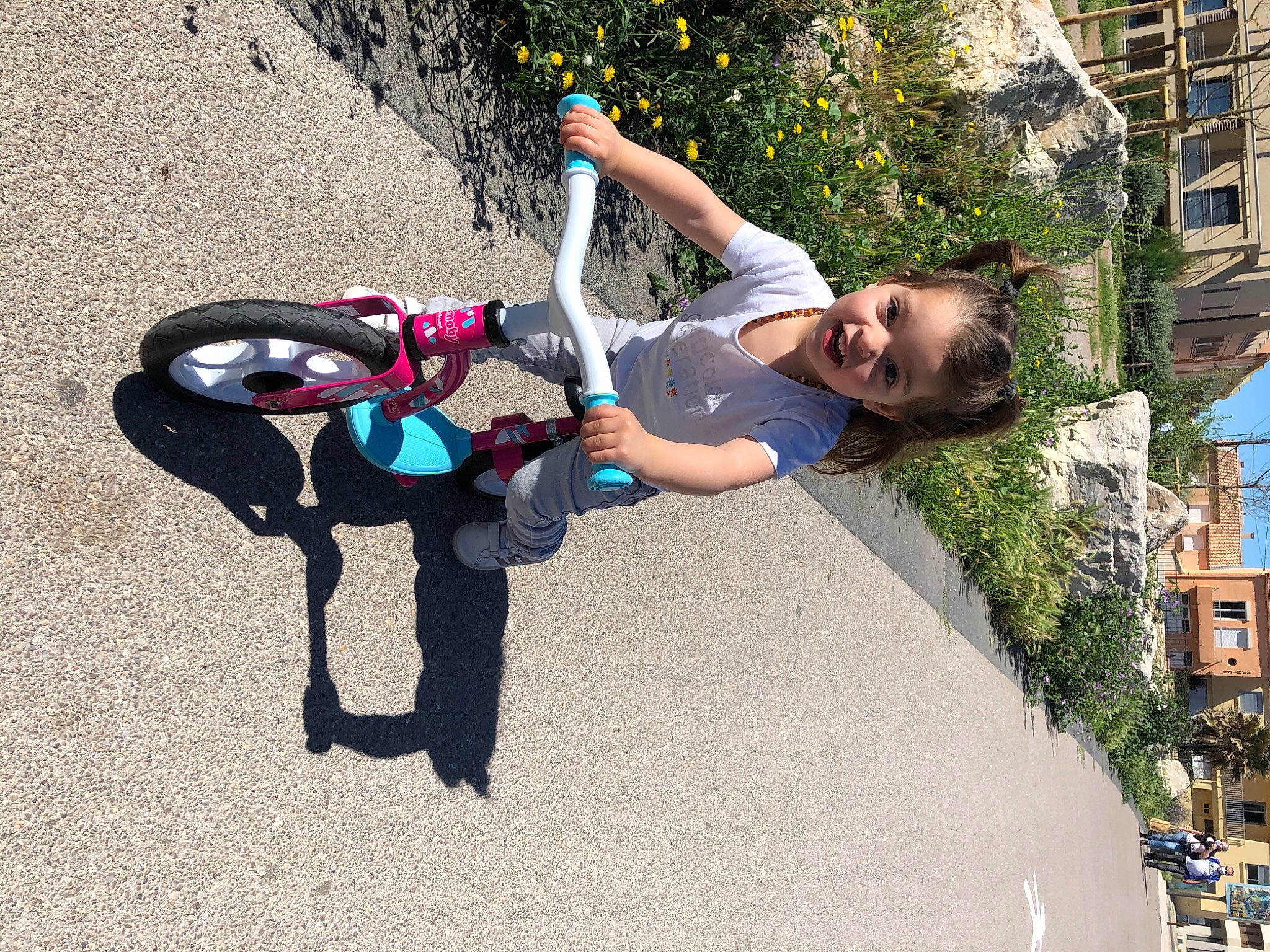 Heather participe au concours pour gagner de l'argent avec cette photo : apartment, baby_products, bicycle, bicycle_accessory, bicycle_handlebar, bicycle_part, bicycle_tire, bicycle_wheel, bicycle_wheel_rim, bicycles_equipment_and_supplies, condominium, home, neighbourhood, person, residential_area, rim, spoke, suburb, walking_shoe, window