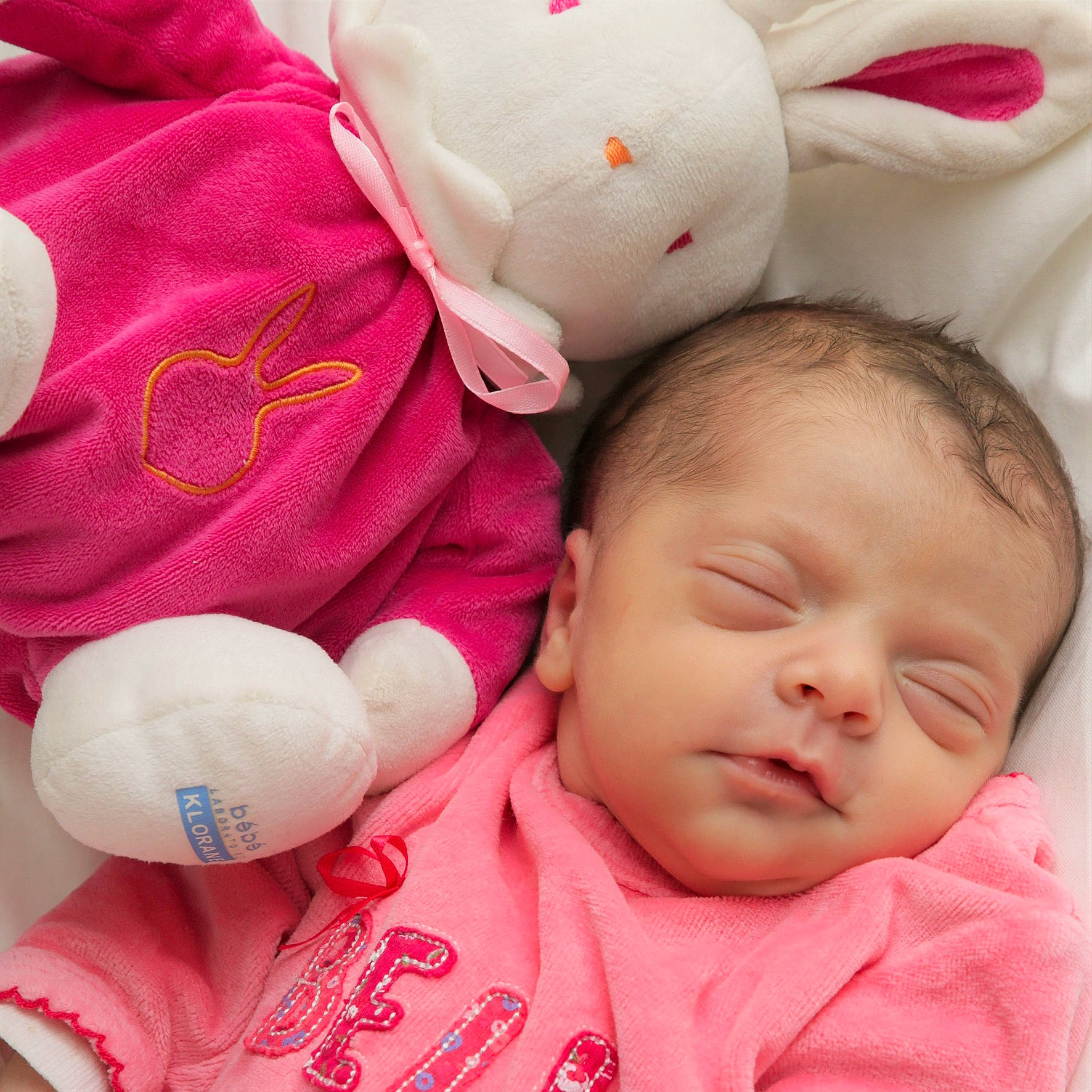 Heather a rejoint le concours — aidez-le/la à gagner de superbes lots ! baby, baby_products, baby_sleeping, baby_toddler_clothing, baby_toys, bedtime, button, cheek, child, comfort, linens, nap, person, pink, plush, skin, sleep, stuffed_toy, textile, toy