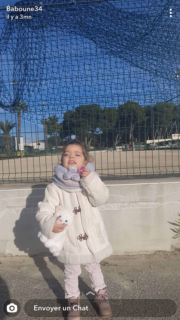 Heather participe au concours pour gagner de l'argent avec cette photo : baby, baby_toddler_clothing, boot, chain_link_fencing, child, child_model, fence, fur, human, human_body, mammal, mesh, person, street_fashion, toddler, wire_fencing