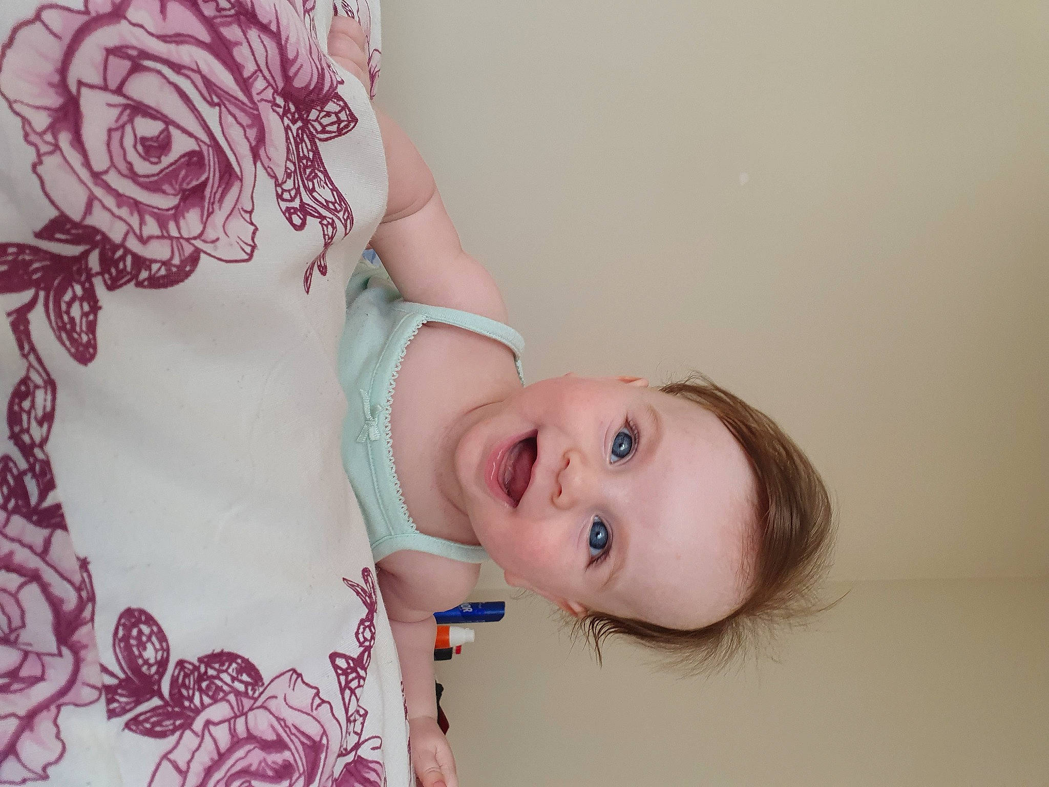 Almila a rejoint le concours — aidez-le/la à gagner de superbes lots ! baby_toddler_clothing, cheek, chest, child, dress, ear, eye, eyelash, happy, headgear, headpiece, iris, joy, lip, mammal, mouth, neck, person, pink, skin