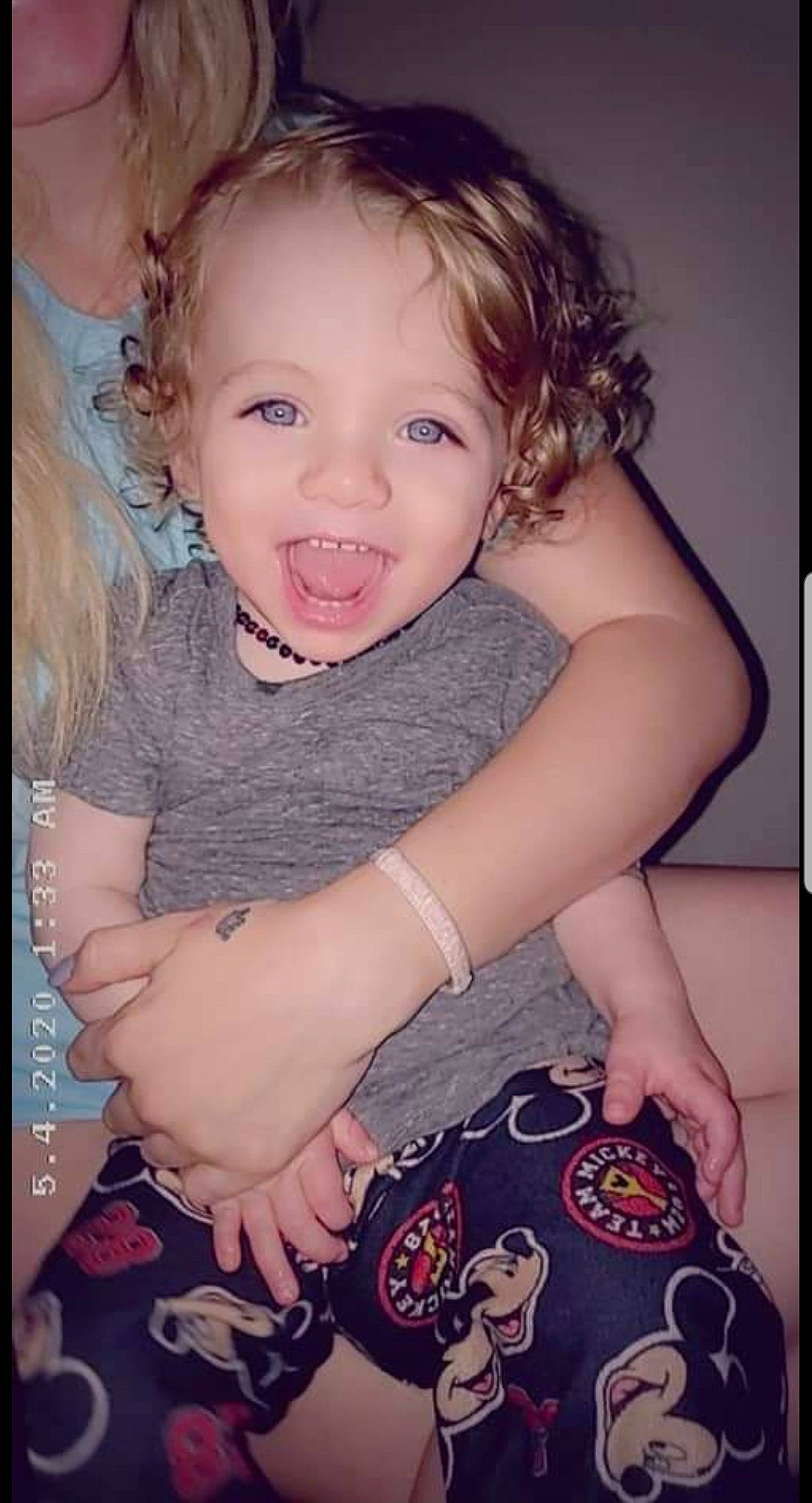 Thomas is registered to the contest to win money with this photo: arm, baby, brown_hair, cheek, child, chin, eye, face, facial_expression, finger, forehead, hand, head, iris, lip, mouth, nose, person, skin, smile