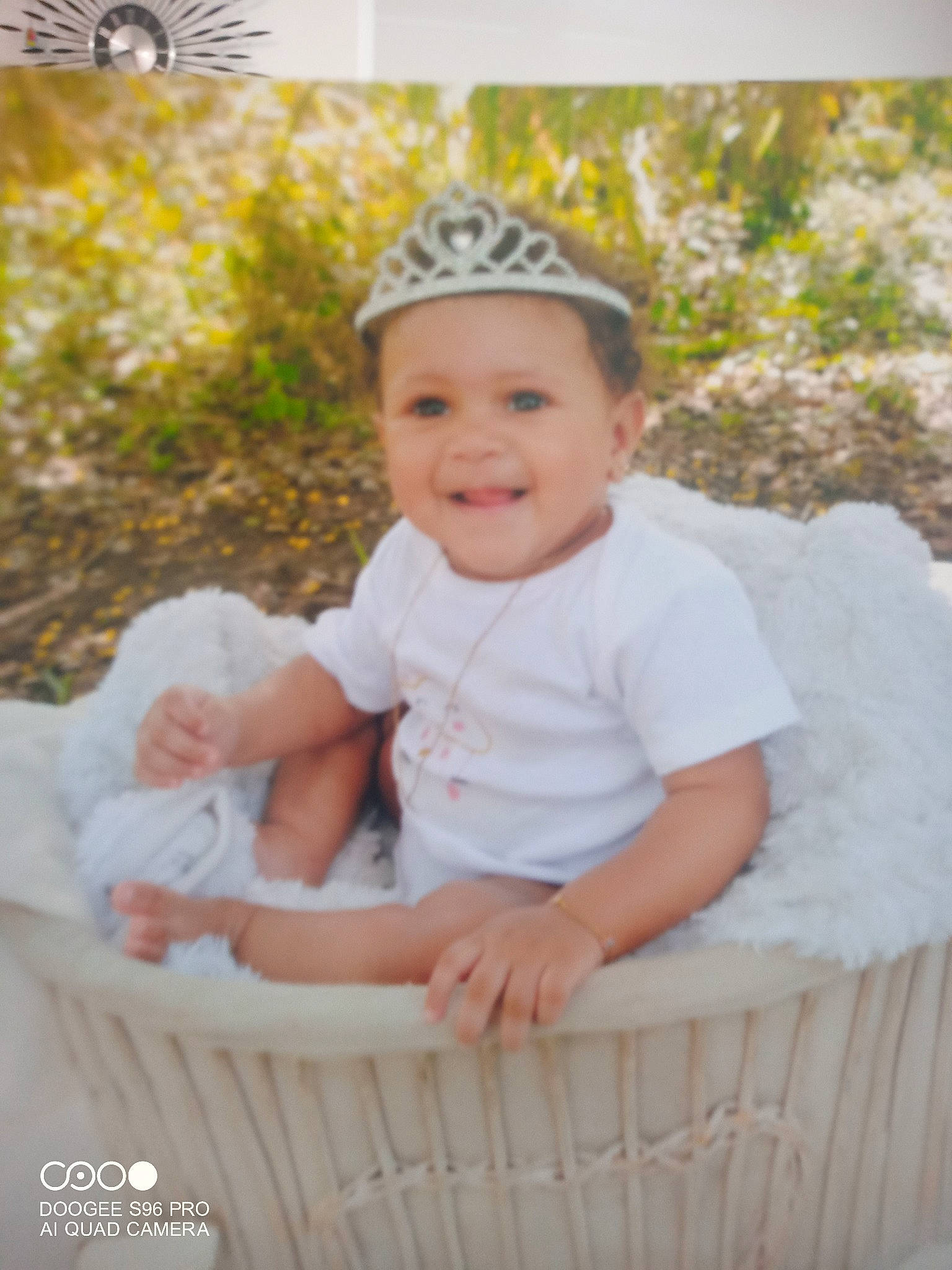 Deylani participe au concours pour gagner de l'argent avec cette photo : baby, baby_toddler_clothing, cap, child, fashion_accessory, fun, grass, happy, hat, headwear, joy, pattern, people_in_nature, person, plant, portrait_photography, sitting, skin, sleeve, smile