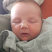 Sacha a rejoint le concours — aidez-le/la à gagner de superbes lots ! baby, sleeping, blanket, face, infant, soft, cozy, wrapped, closeup, child, peaceful, newborn, resting, indoors, skin, portrait, cute, young, head, comfort