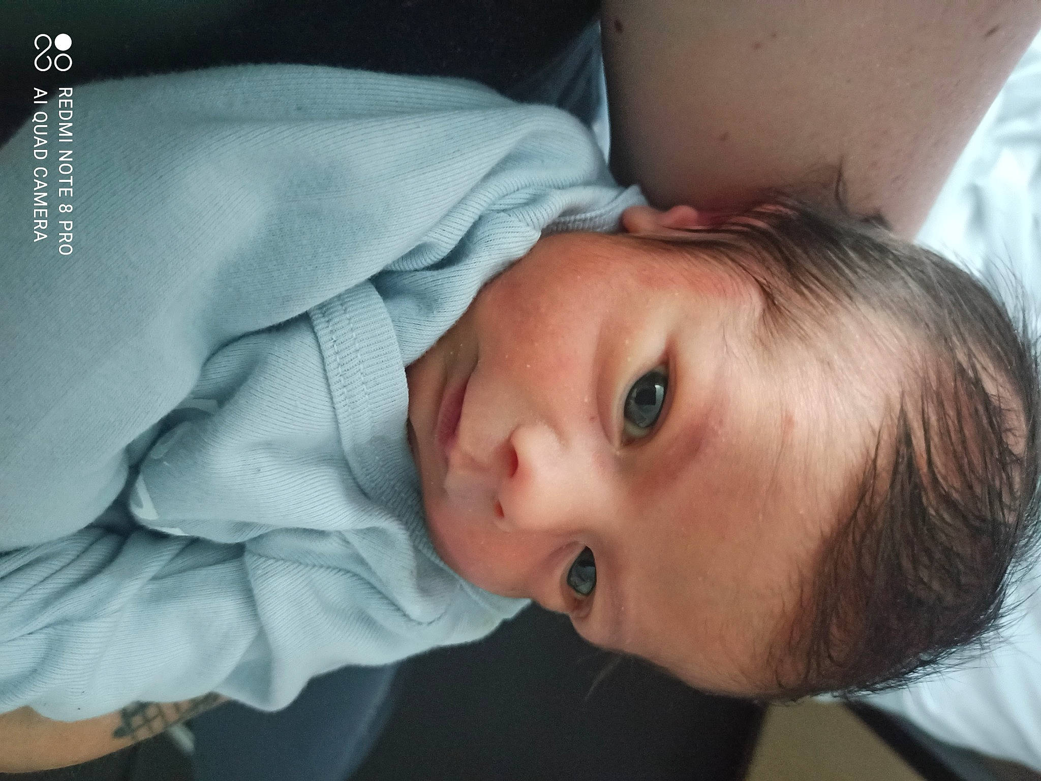 Thélio participe au concours pour gagner de l'argent avec cette photo : baby, baby_toddler_clothing, cheek, child, comfort, eyebrow, eyelash, forehead, happy, iris, lip, mouth, nose, person, portrait_photography, skin, sleeve, throat, toddler