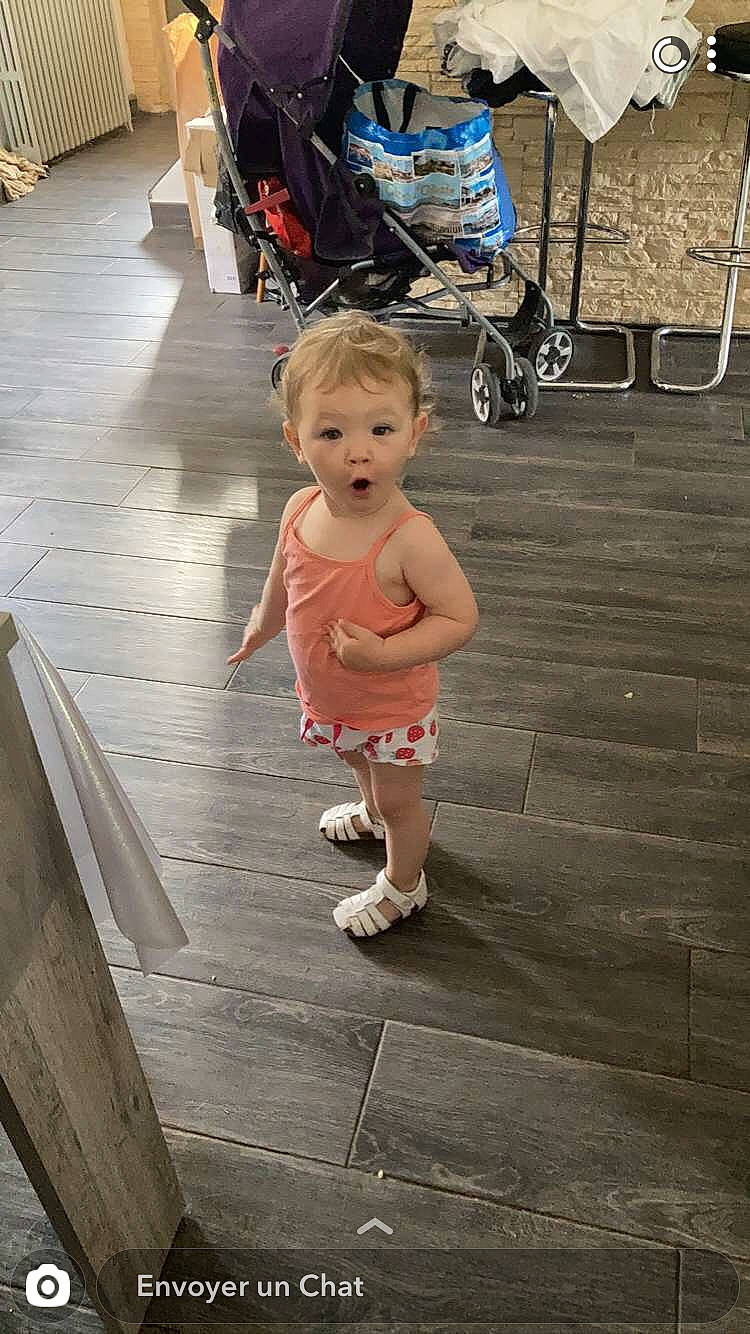 Lucie participe au concours pour gagner de l'argent avec cette photo : baby, child, fawn, floor, flooring, fun, leg, person, play, shoe, smile, snapshot, standing, surprise, toddler, vacation, walking, wood