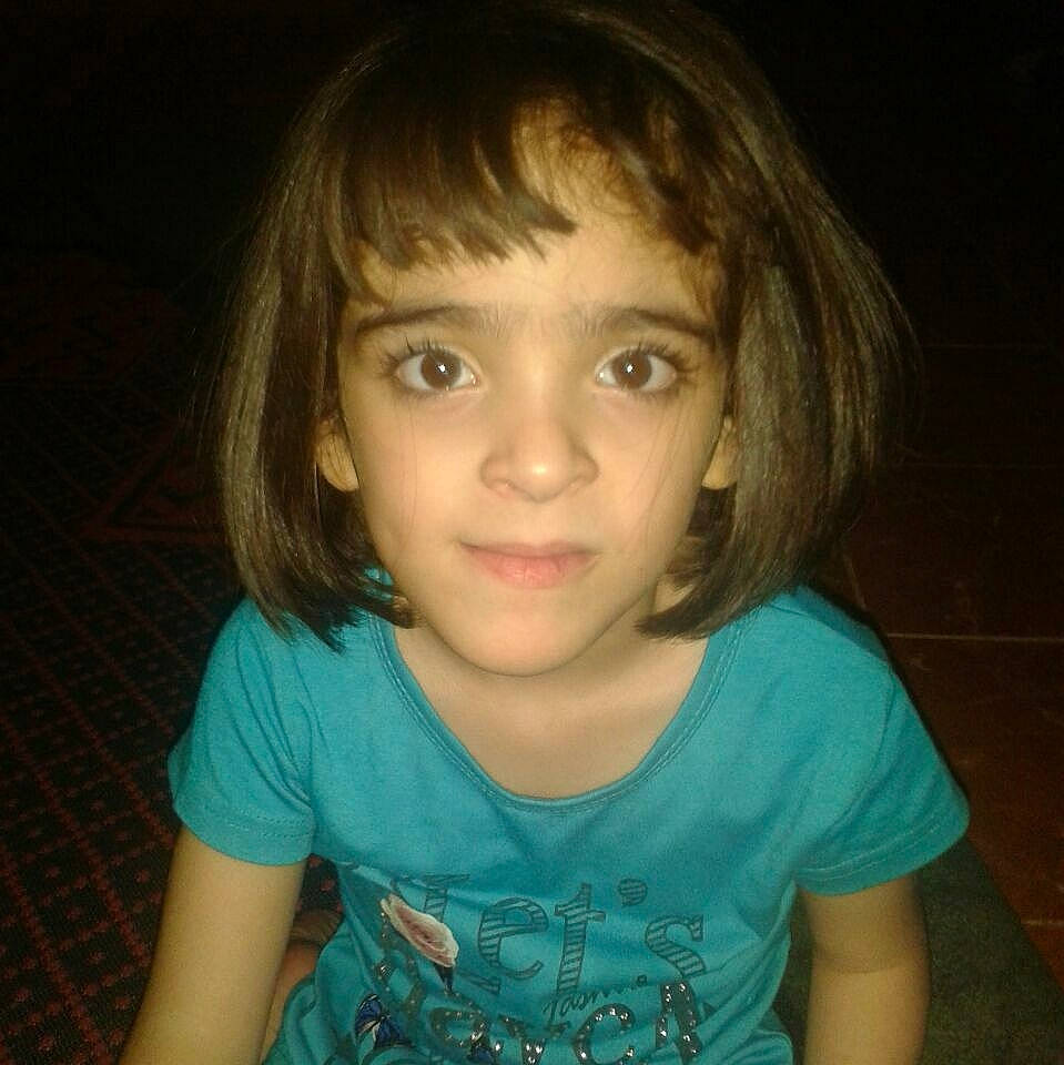 Sophia participe au concours pour gagner de l'argent avec cette photo : bangs, blond, brown_hair, cheek, child, chin, cool, eye, eyebrow, face, forehead, fun, hair, hairstyle, head, iris, lip, nose, person, skin