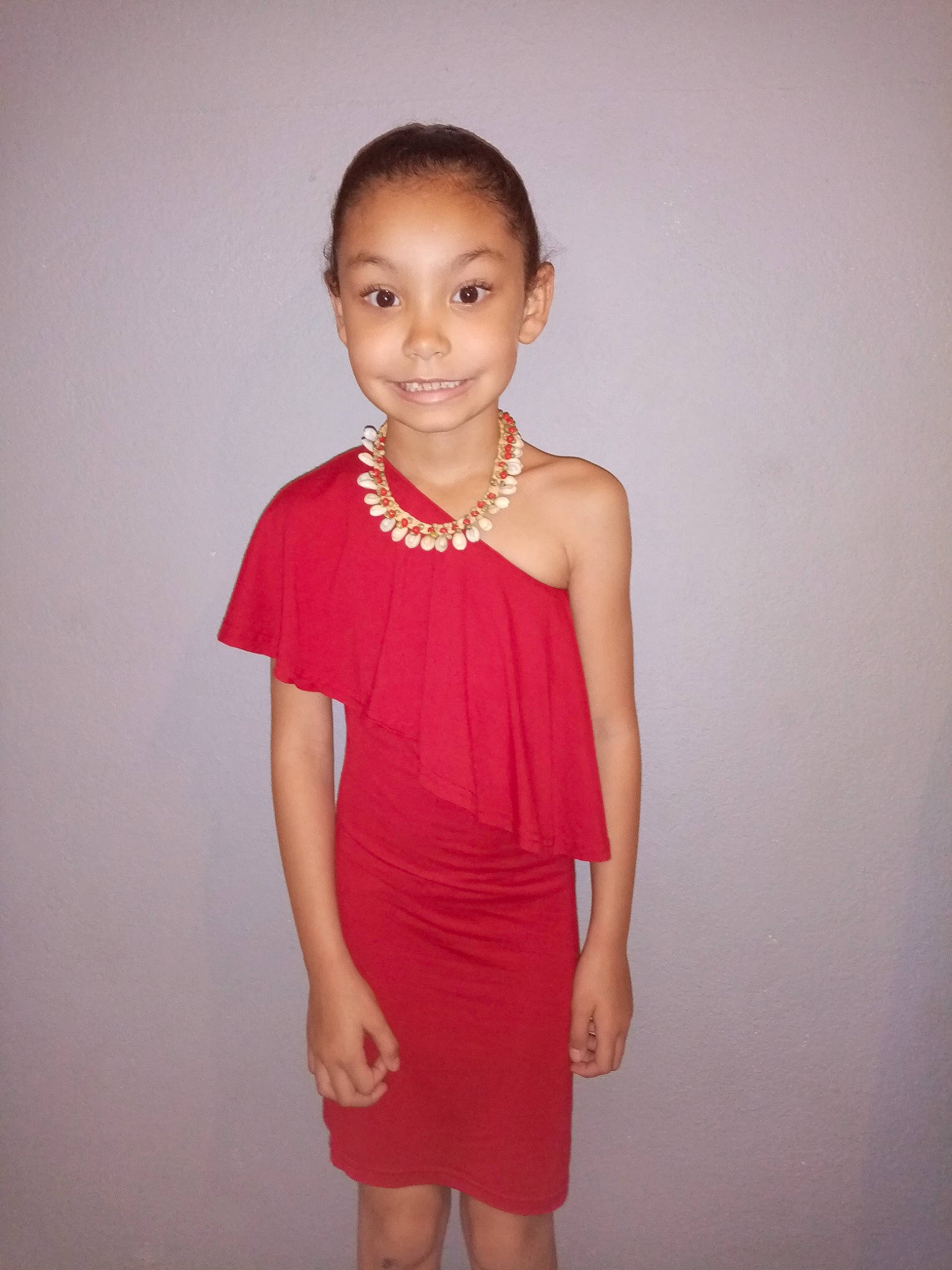 Manon a rejoint le concours — aidez-le/la à gagner de superbes lots ! clothing, cocktail_dress, day_dress, dress, fashion_model, formal_wear, joint, joy, magenta, neck, person, pink, shoulder, waist