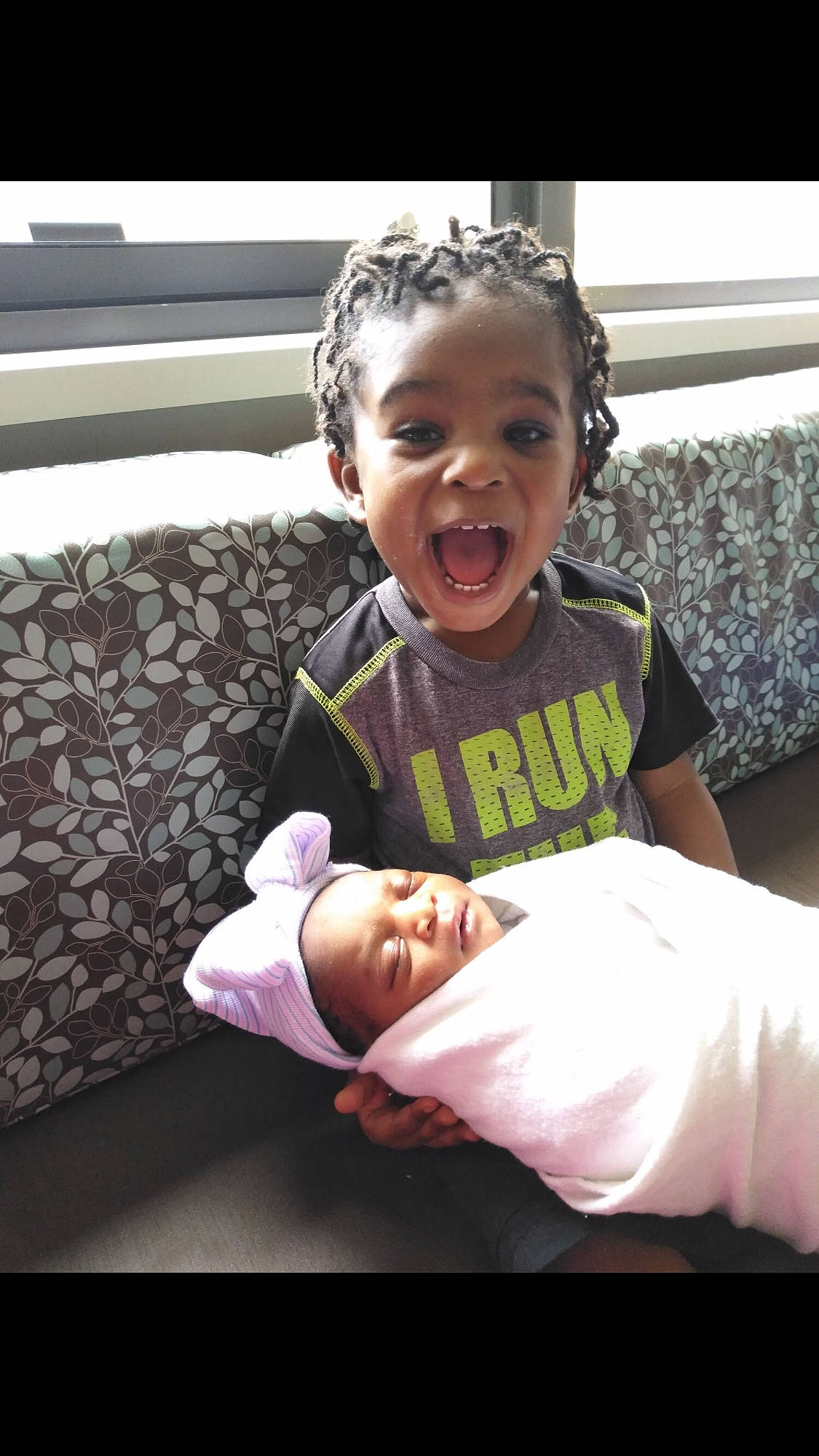 Lucious is registered to the contest to win money with this photo: arm, baby, child, cool, finger, hand, happy, head, joint, leg, people, person, play, shoulder, smile, t_shirt, thumb, toddler