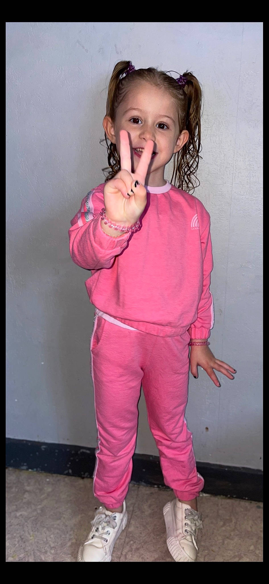 Abby participe au concours pour gagner de l'argent avec cette photo : child, elbow, eyelash, flash_photography, gesture, hand, happy, knee, magenta, neck, person, pink, purple, sleeve, smile, standing, t_shirt, thumb, toddler, waist