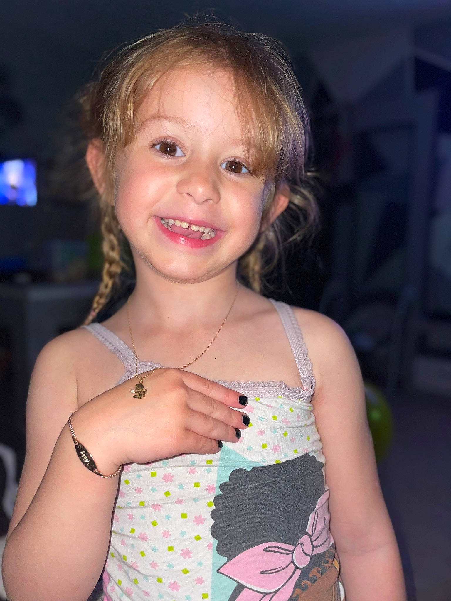 Abby participe au concours pour gagner de l'argent avec cette photo : beauty, blond, brown_hair, cheek, chest, child, chin, electric_blue, eyelash, face, flash_photography, fun, happy, iris, joy, leisure, lip, pattern, person, skin