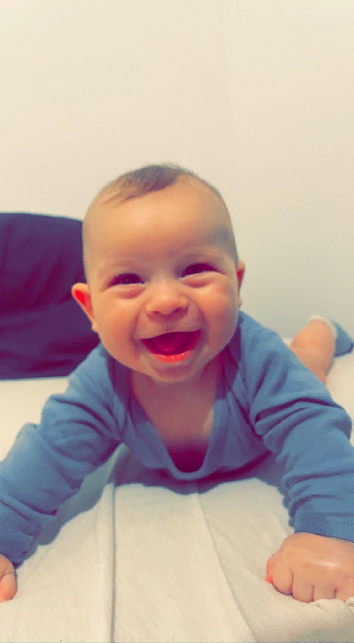 Aylan a rejoint le concours — aidez-le/la à gagner de superbes lots ! arm, cheek, comfort, eyebrow, finger, forehead, gesture, happy, human_body, iris, jaw, lip, mouth, neck, nose, person, shoulder, sleeve, smile, thumb