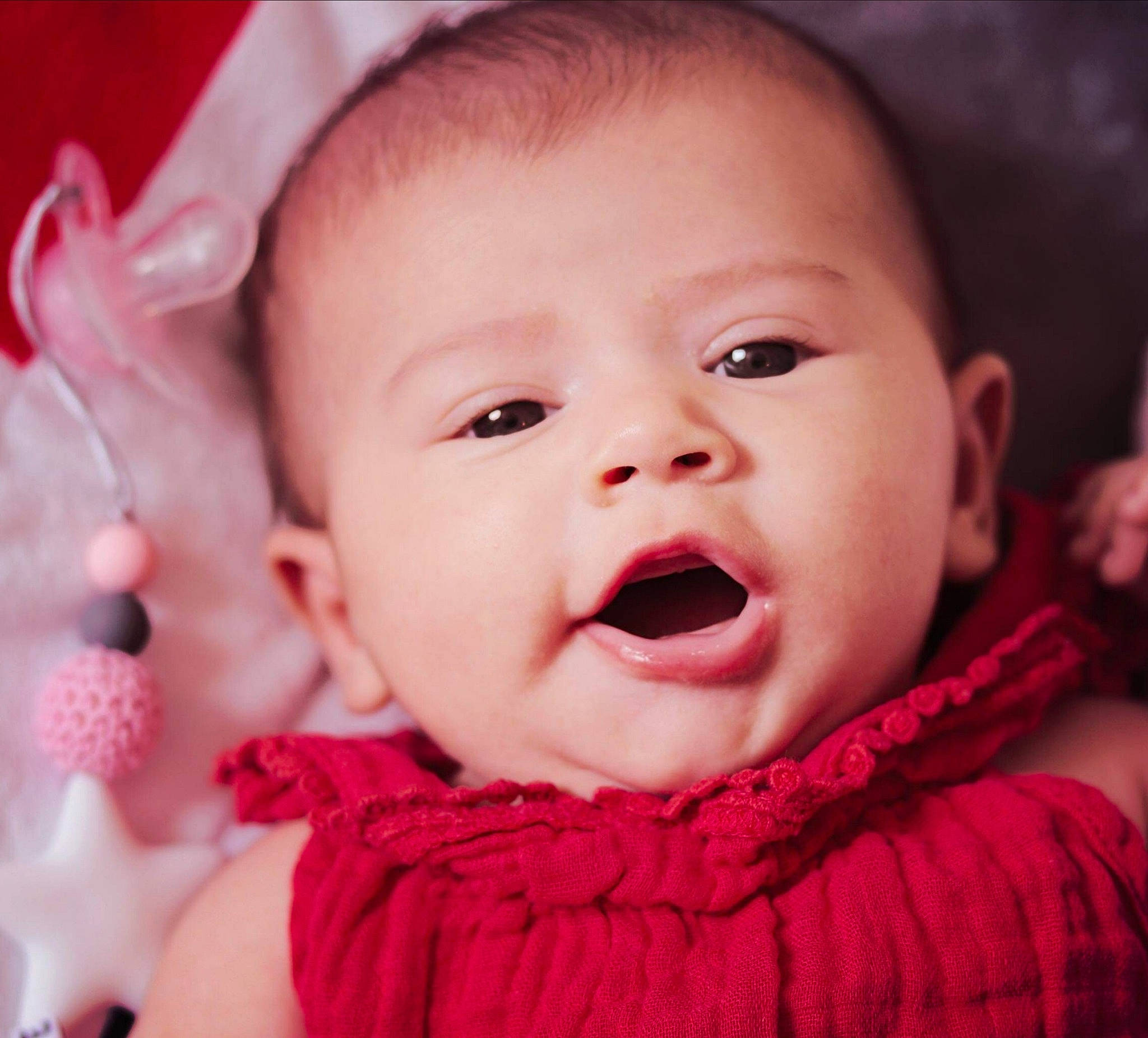 Ambre participe au concours pour gagner de l'argent avec cette photo : baby, baby_making_funny_faces, beauty, cheek, child, chin, close_up, face, facial_expression, happy, head, laugh, lip, mouth, nose, organ, person, pink, skin, smile